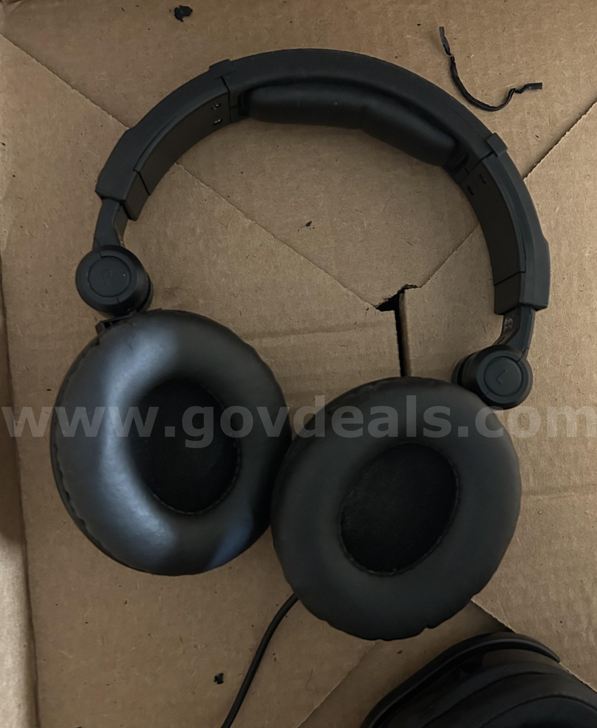 Used Headphones   Government Surplus Auction - Primary Photo