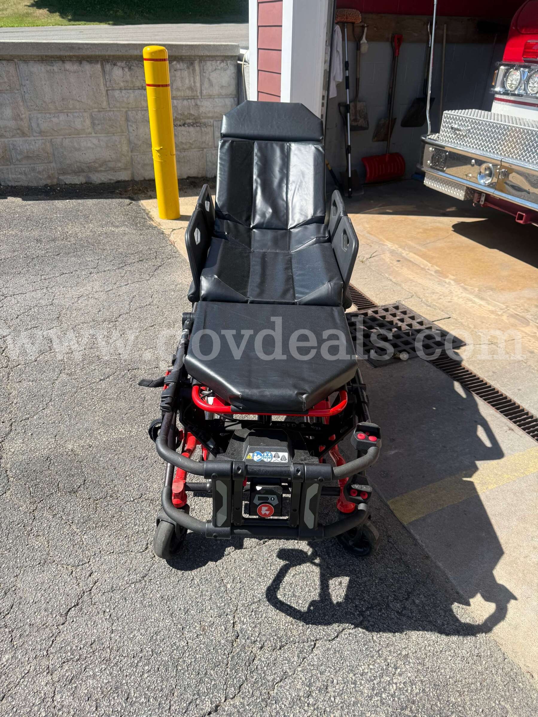 Ferno PowerX1 + Loading Track, Charger, 1 Battery  Charger Government Surplus Auction - Photo #2