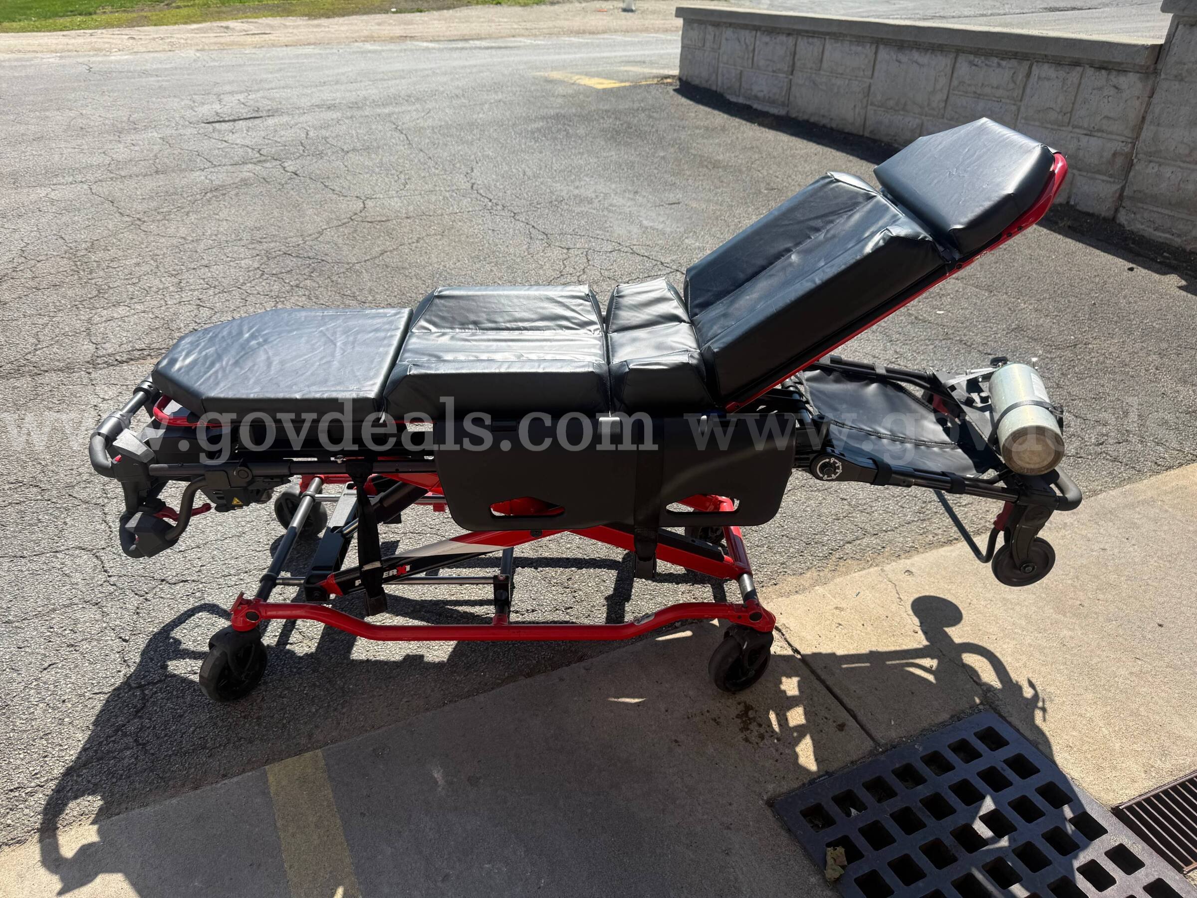 Ferno PowerX1 + Loading Track, Charger, 1 Battery  Charger Government Surplus Auction - Photo #3