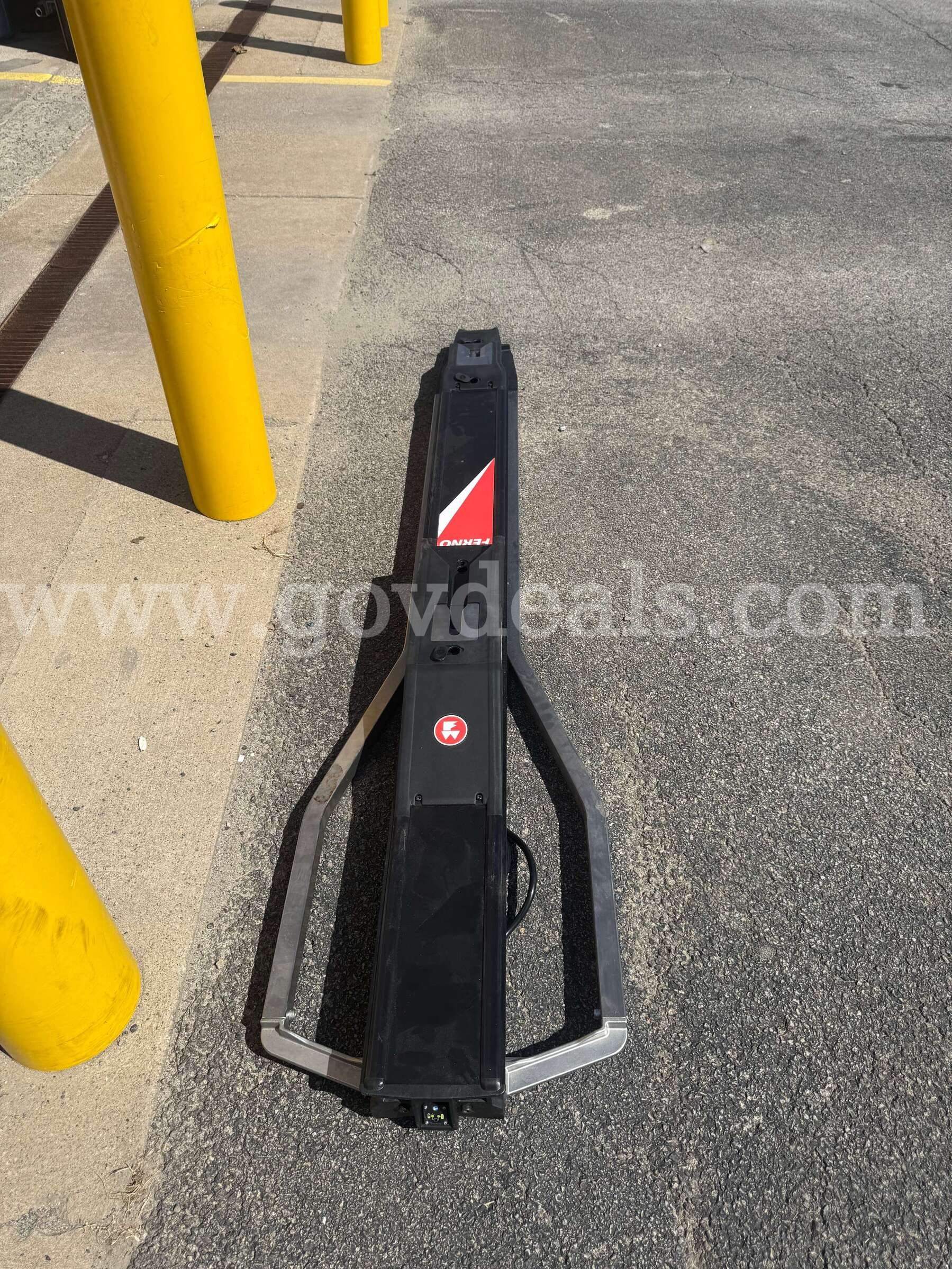 Ferno PowerX1 + Loading Track, Charger, 1 Battery  Charger Government Surplus Auction - Photo #5