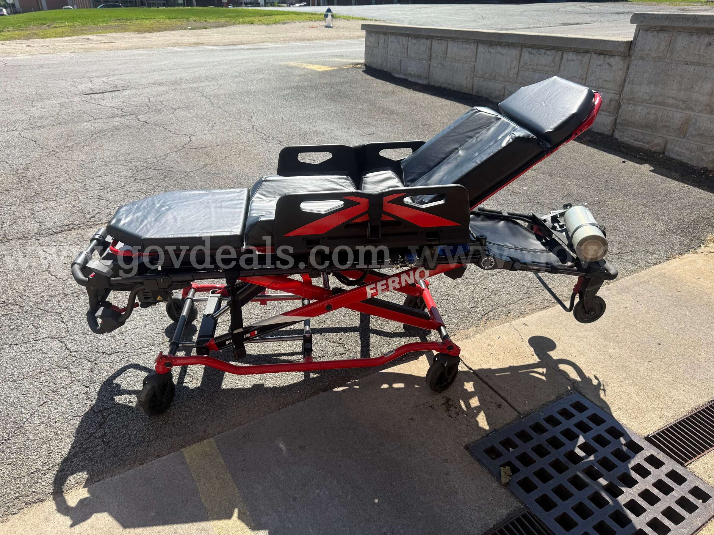 Ferno PowerX1 + Loading Track, Charger, 1 Battery  Charger Government Surplus Auction - Photo #6