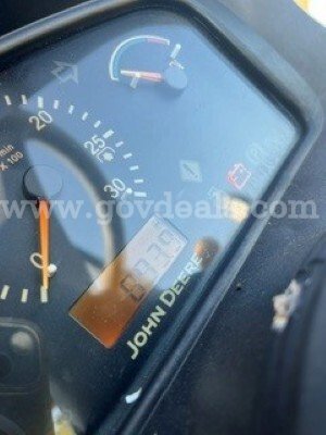 John Deere 3320 John Deere 3320 Government Surplus Auction - Photo #2