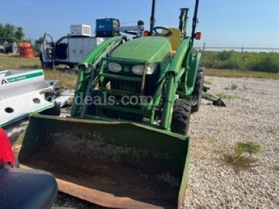 John Deere 3320 John Deere 3320 Government Surplus Auction - Photo #4