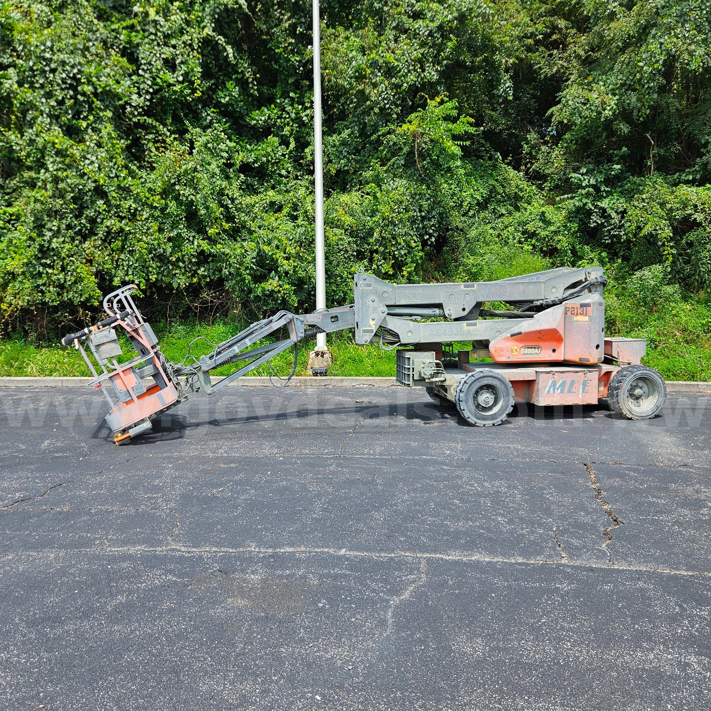 JLG LIFT, model E450AJ