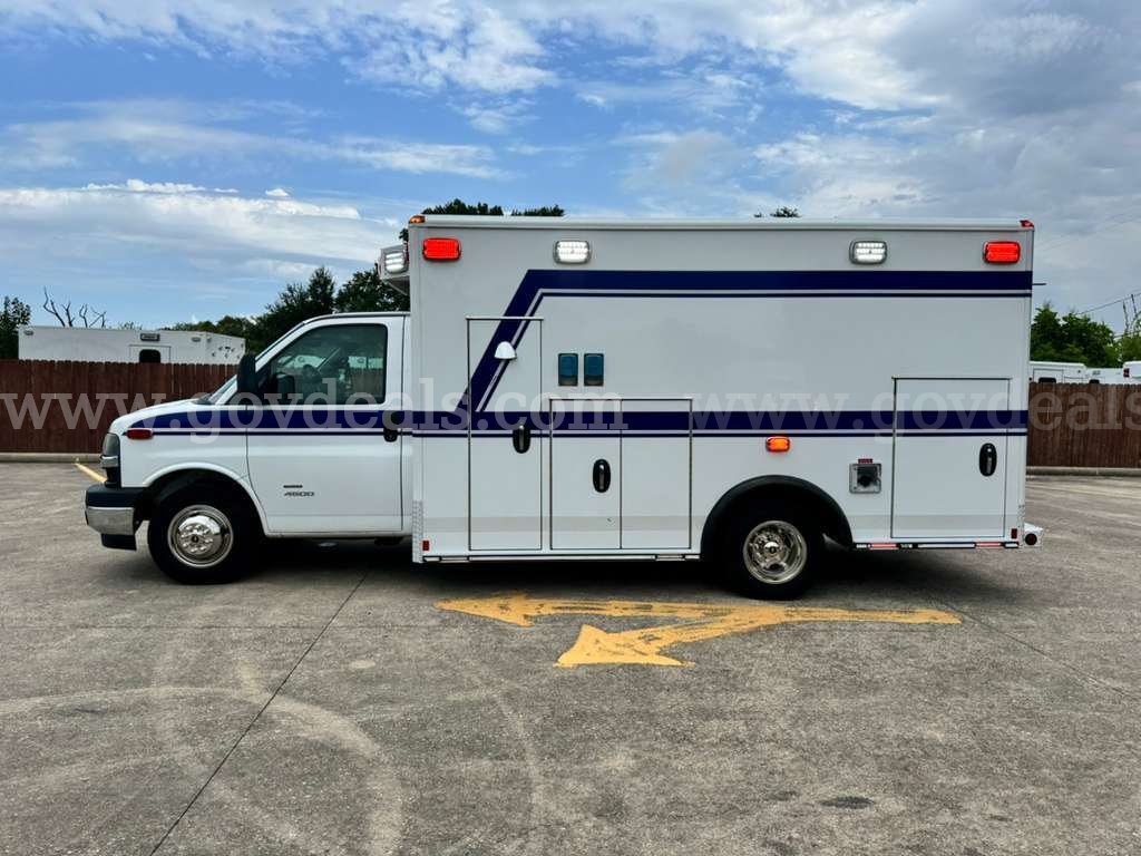 2018 Chevrolet Express Type 3 GAS Ambulance Chevrolet Express Government Surplus Auction - Photo #2