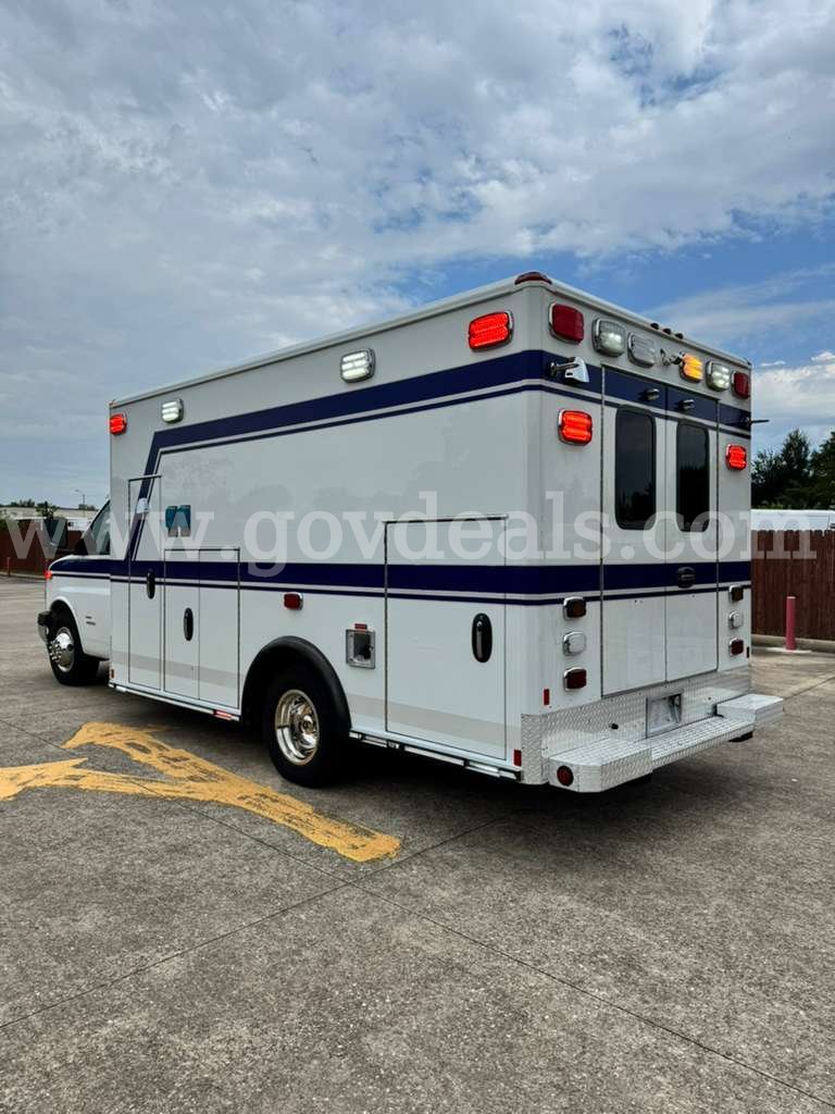 2018 Chevrolet Express Type 3 GAS Ambulance Chevrolet Express Government Surplus Auction - Photo #3