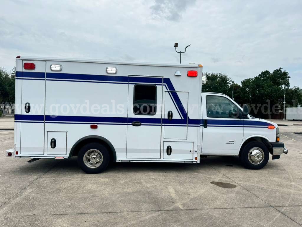 2018 Chevrolet Express Type 3 GAS Ambulance Chevrolet Express Government Surplus Auction - Photo #6