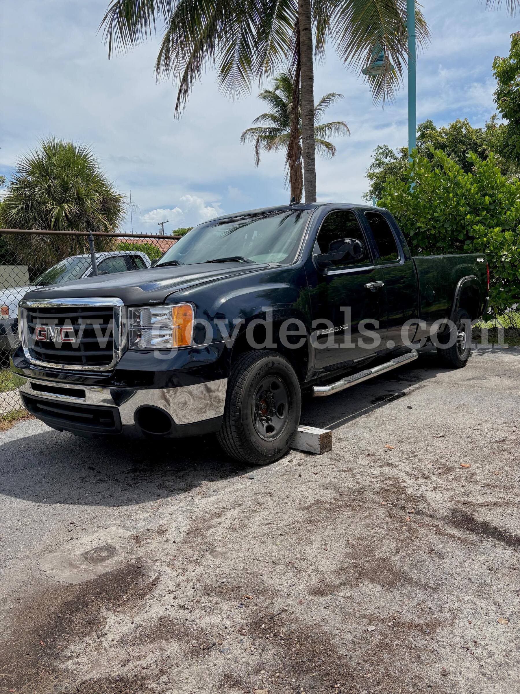 2007 GMC Sierra Classic 2500HD Work Truck Ext. Cab 4WD