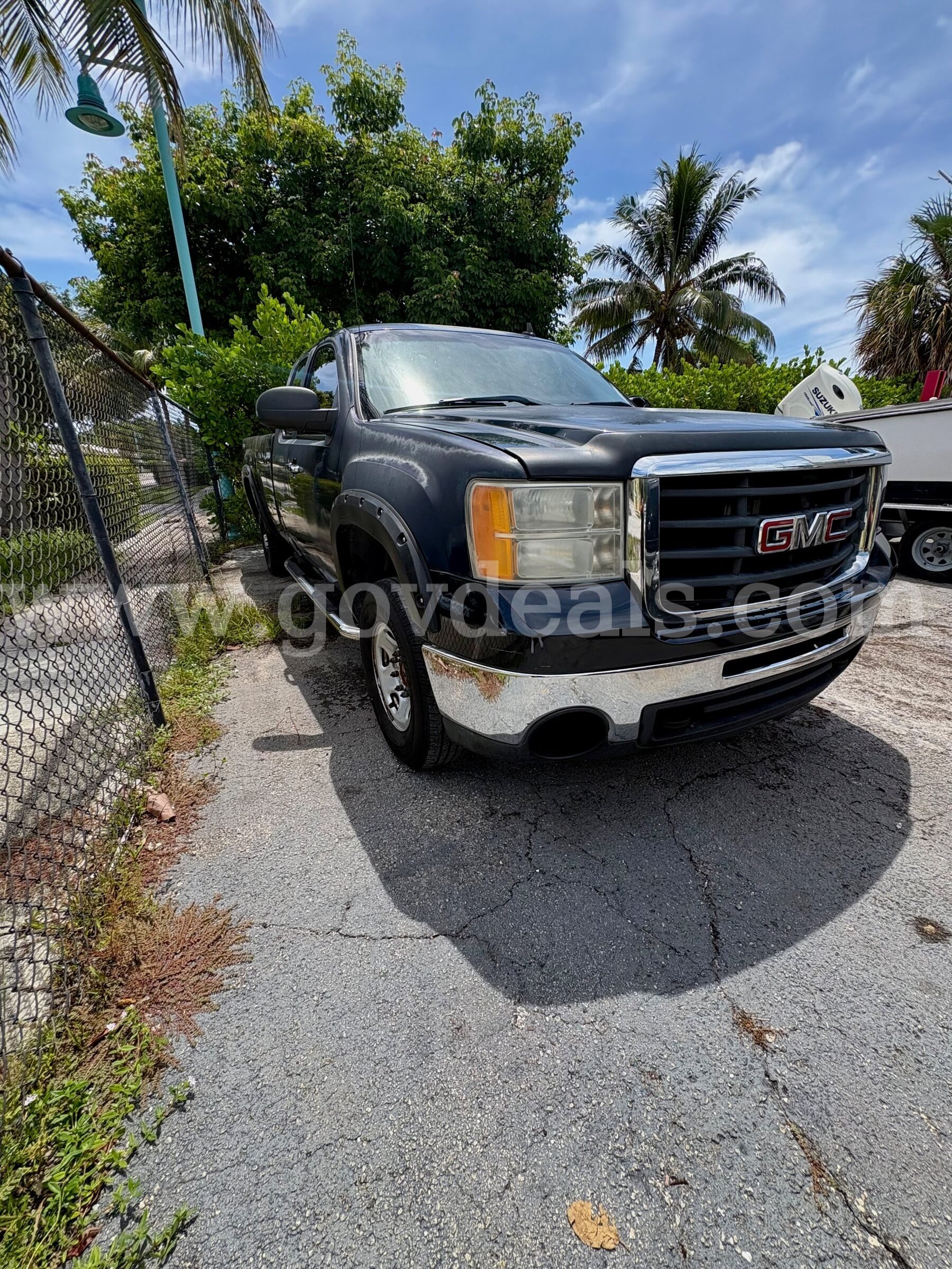 2007 GMC Sierra Classic 2500HD Work Truck Ext. Cab 4WD GMC Sierra Government Surplus Auction - Photo #4