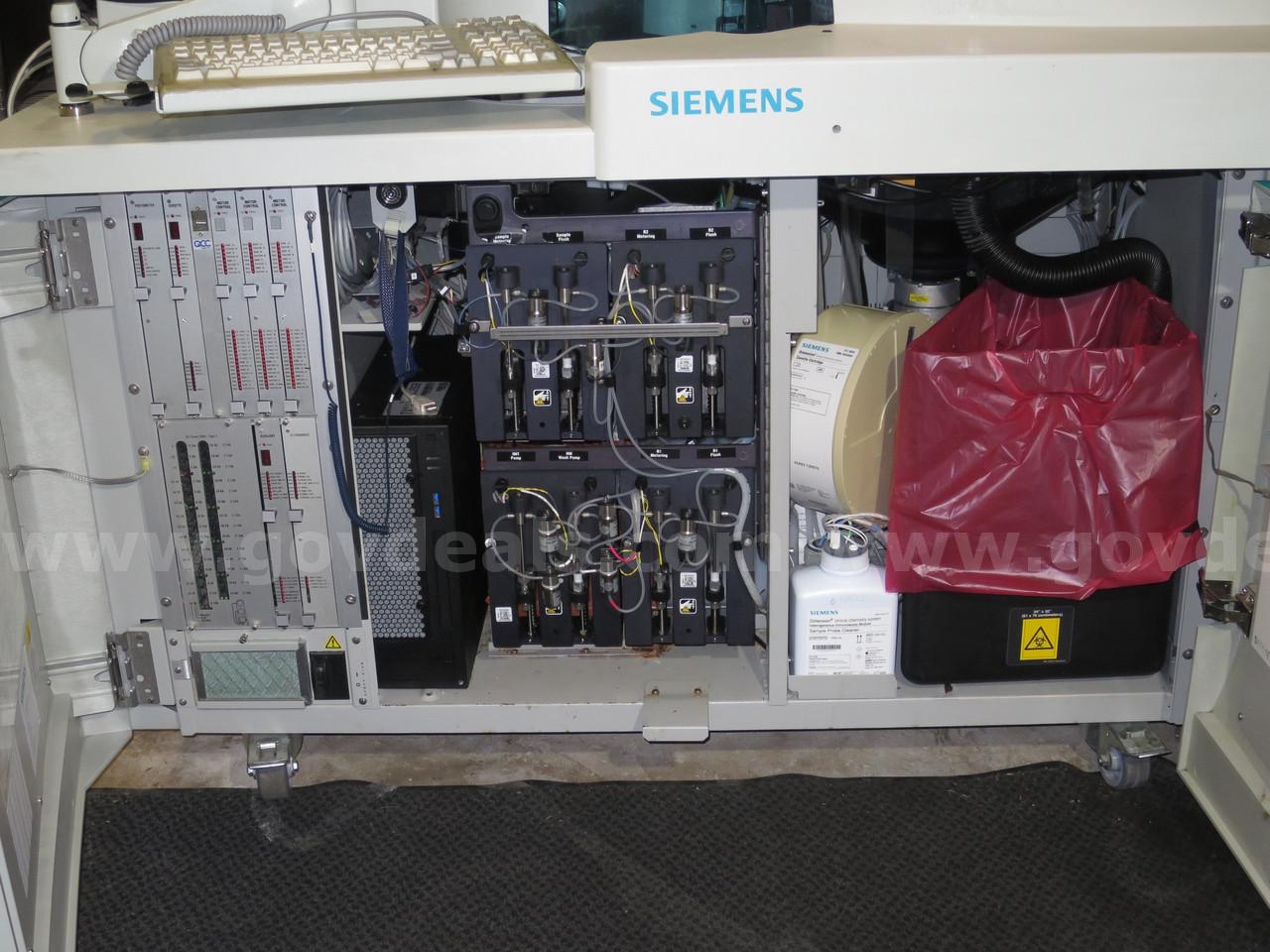 SIEMENS Dimension EXL with LM Chemistry Analyzer SIEMENS Dimension EXL Government Surplus Auction - Photo #2