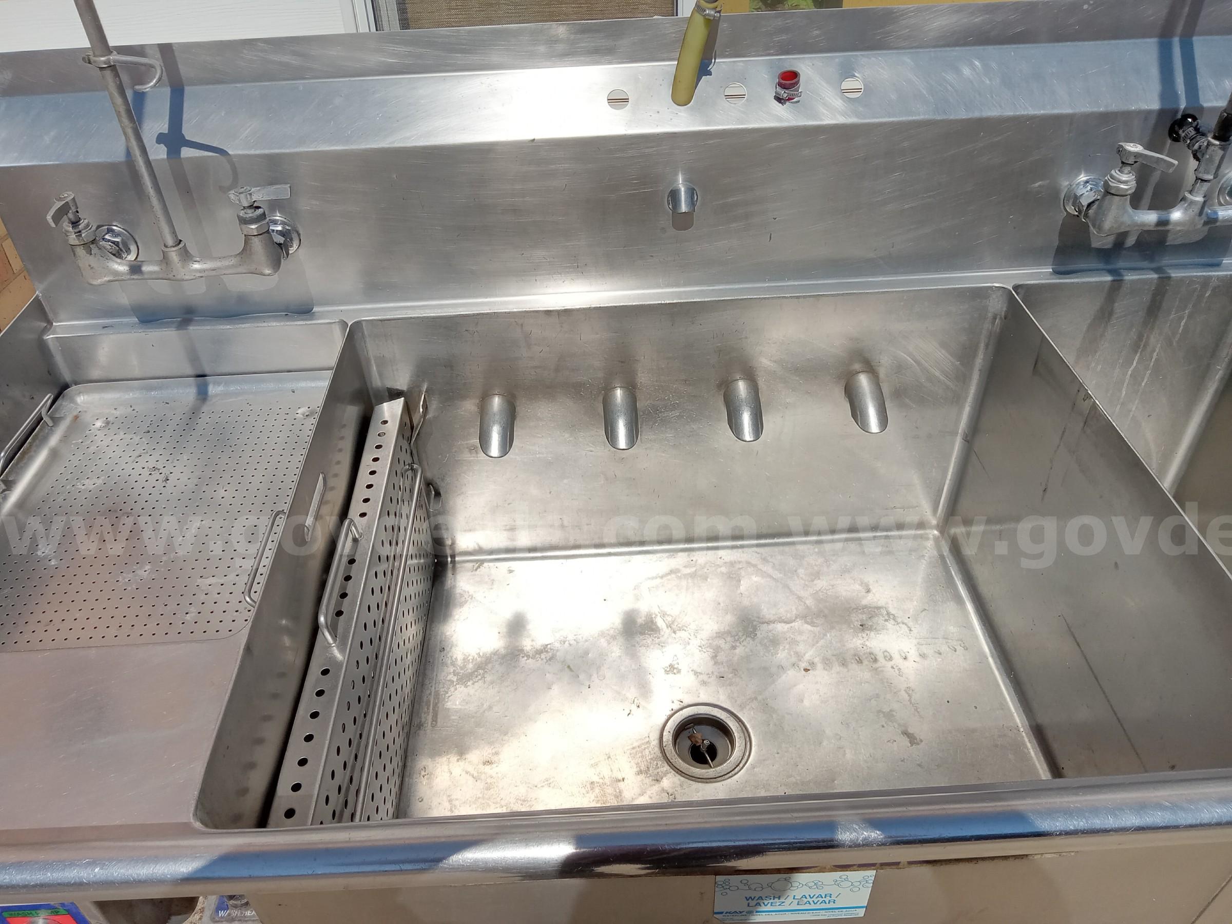 3 Bay Metcraft Power wash sink Metcraft PS200 Government Surplus Auction - Photo #2