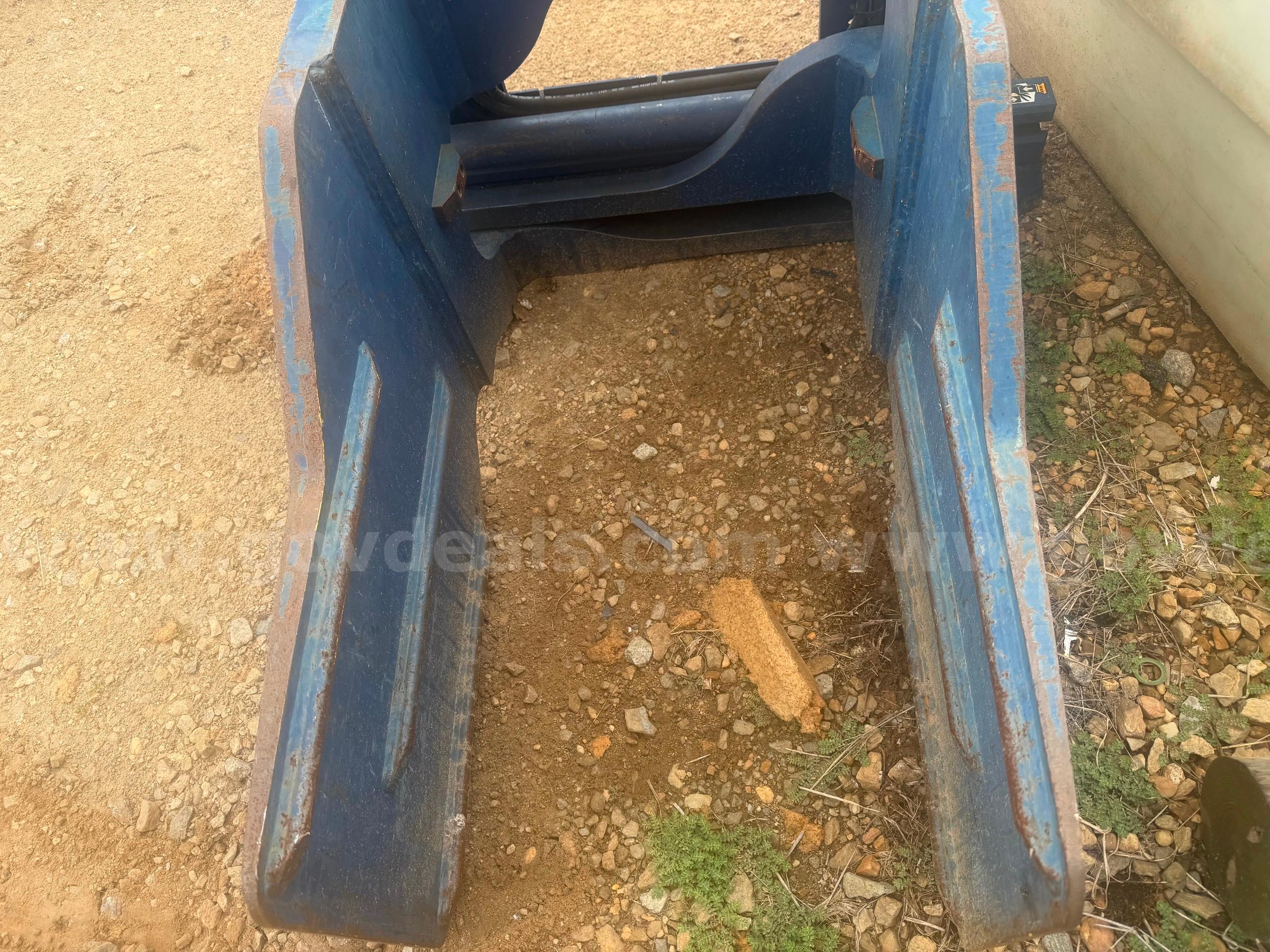 Rightline clamp attachment   Government Surplus Auction - Photo #2