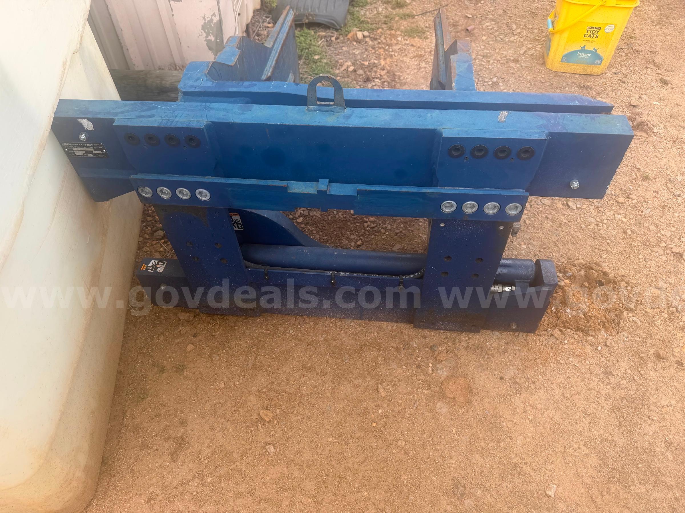 Rightline clamp attachment   Government Surplus Auction - Photo #4