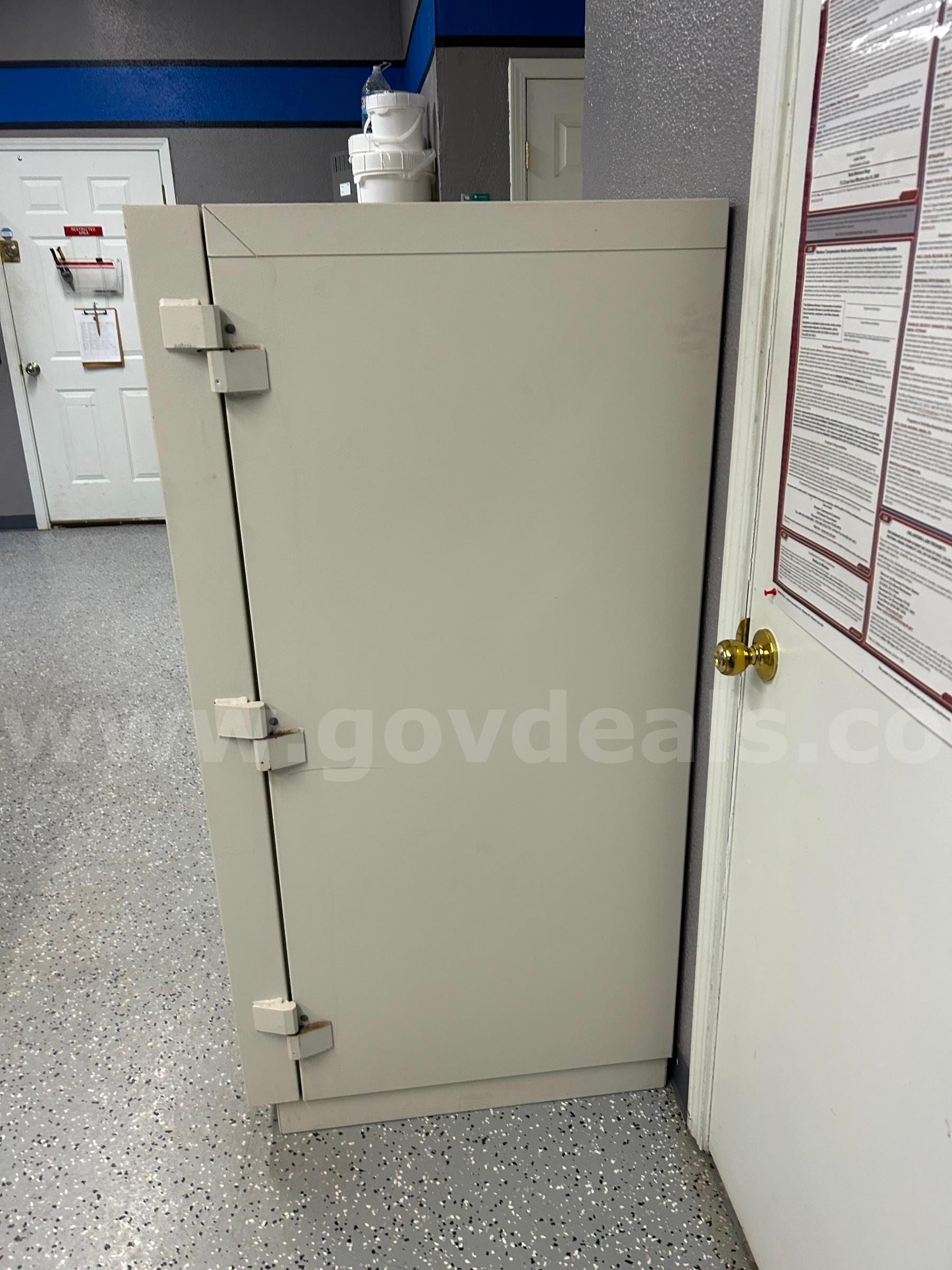 Fire King safe   Government Surplus Auction - Photo #4