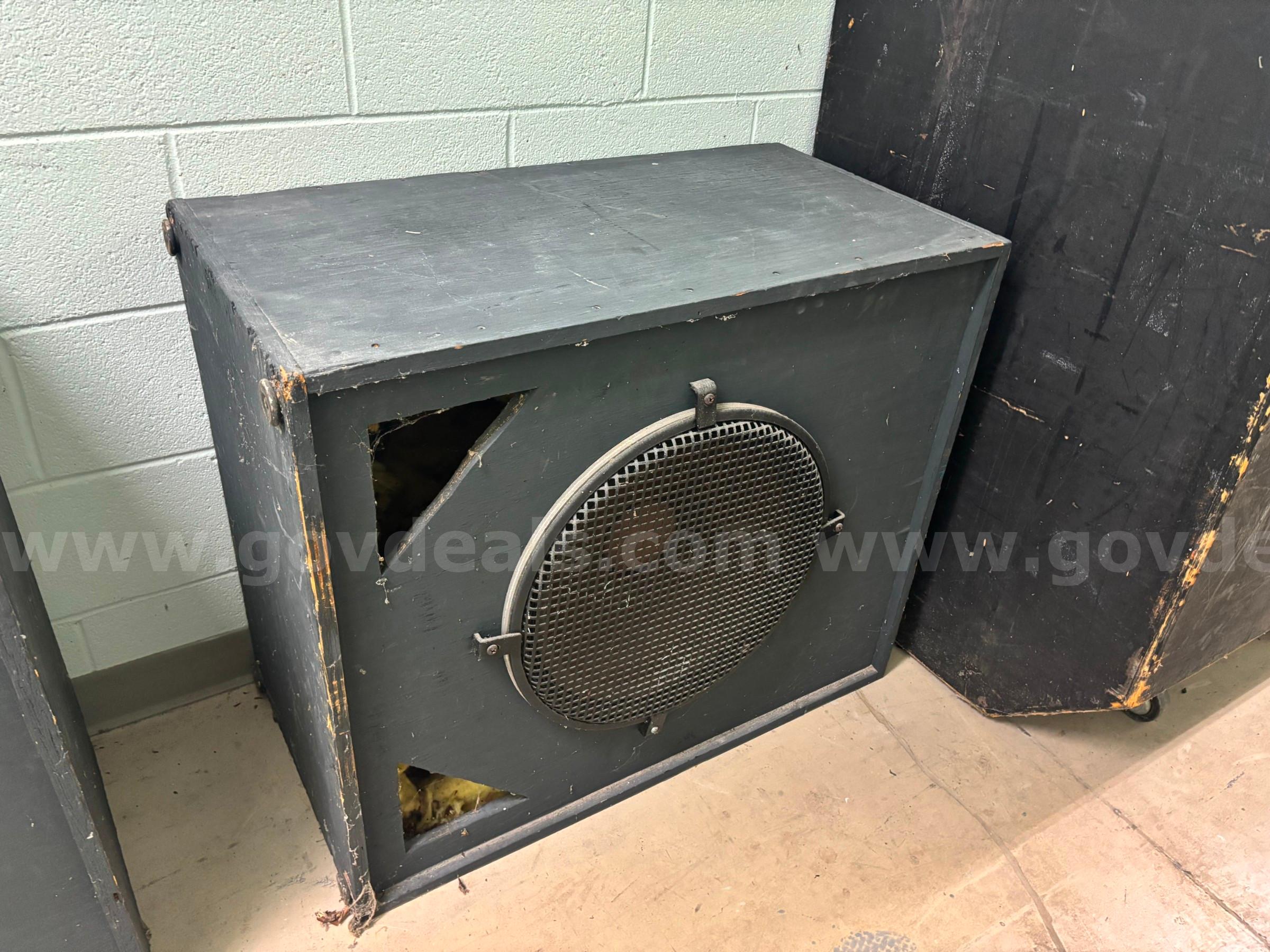 2 Used Sub Speaker Cabinets   Government Surplus Auction - Photo #2