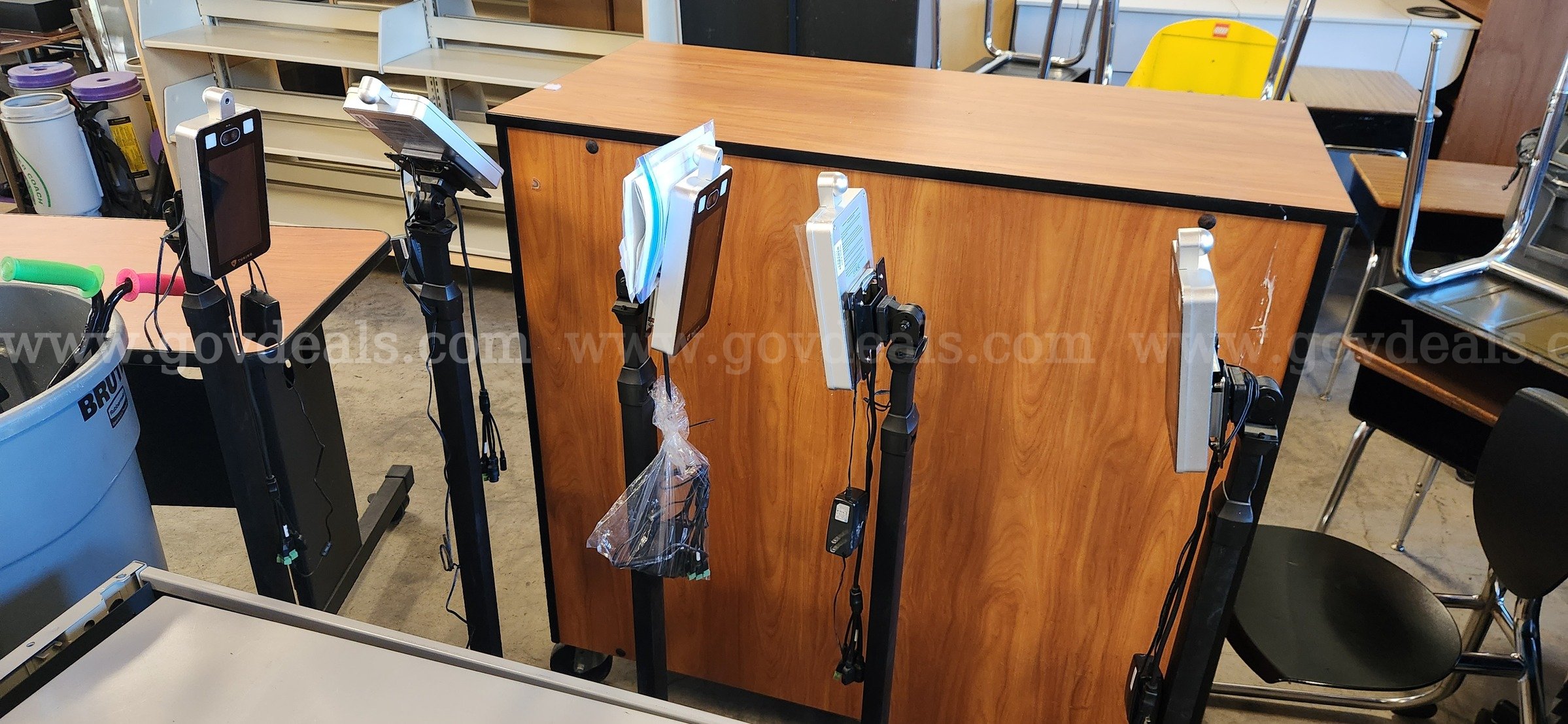 Body temp scanners with adjustable stands Turing Video TVTS-OP-BTTS7 Government Surplus Auction - Photo #2