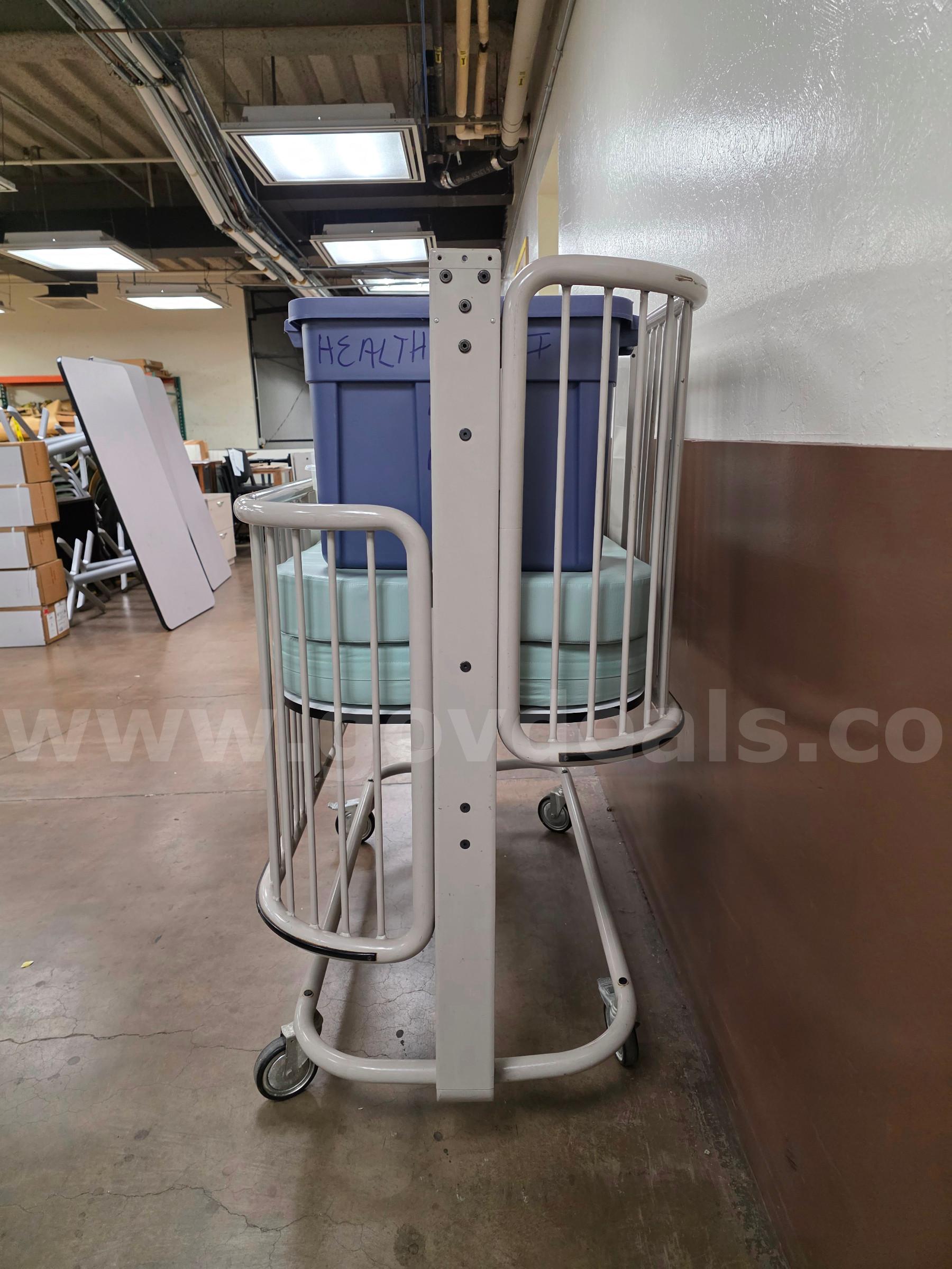 MIDMARK 500 PEDIATRIC CRIB STRETCHER  500 Government Surplus Auction - Photo #5