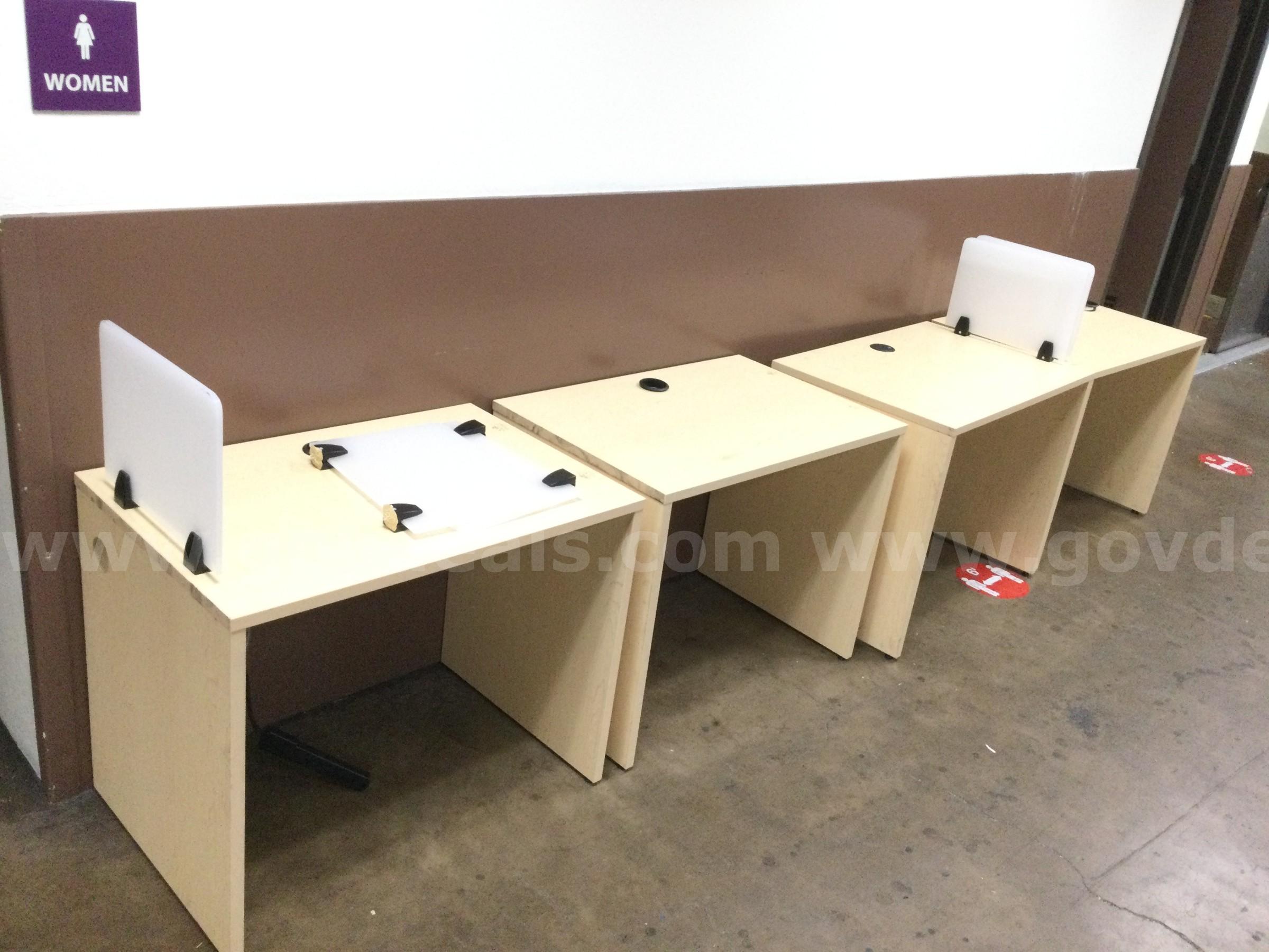LOT OF DESKS/TABLES   Government Surplus Auction - Photo #5