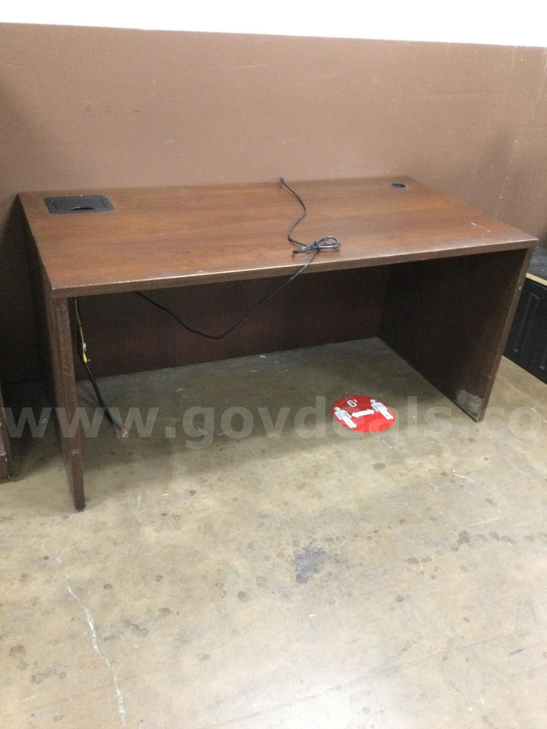 LOT OF STORAGE CABINETS AND MISCELLANEOUS ITEMS   Government Surplus Auction - Photo #4