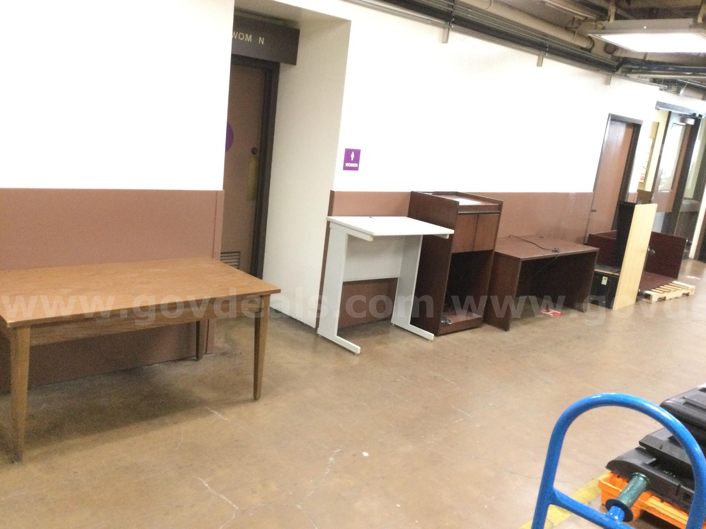 LOT OF STORAGE CABINETS AND MISCELLANEOUS ITEMS   Government Surplus Auction - Photo #6