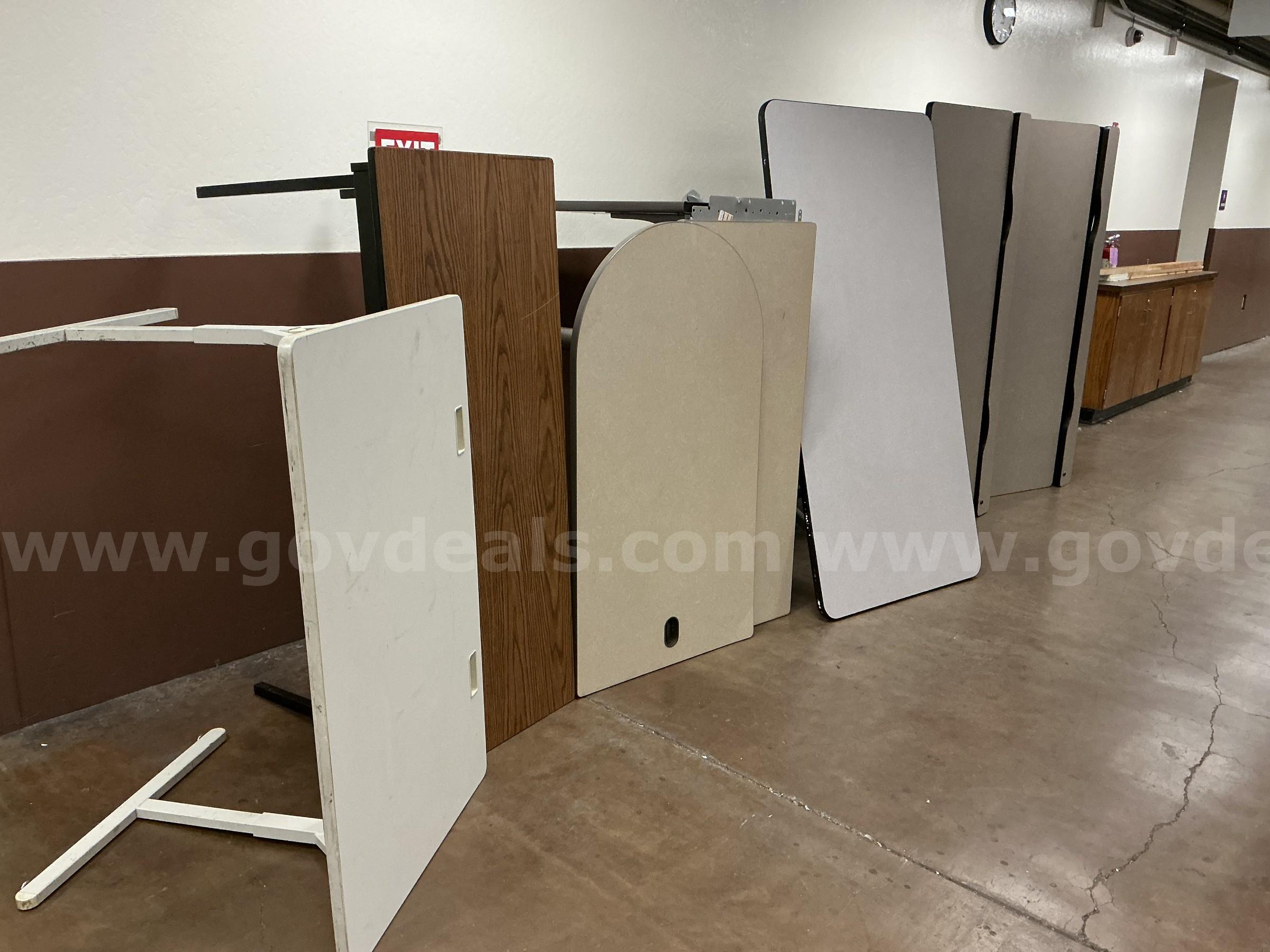 LOT OF TABLES   Government Surplus Auction - Photo #2