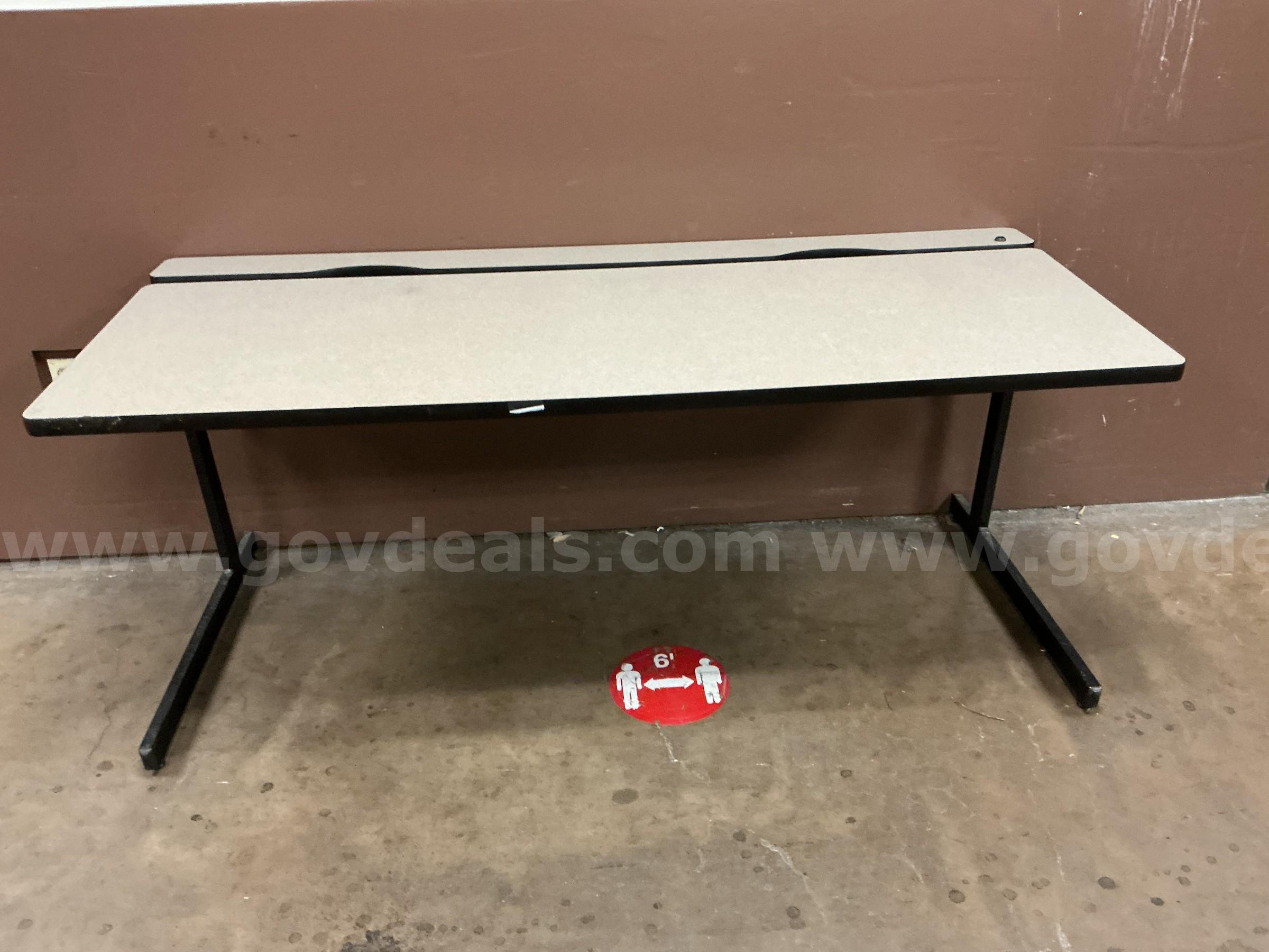 LOT OF TABLES   Government Surplus Auction - Photo #4