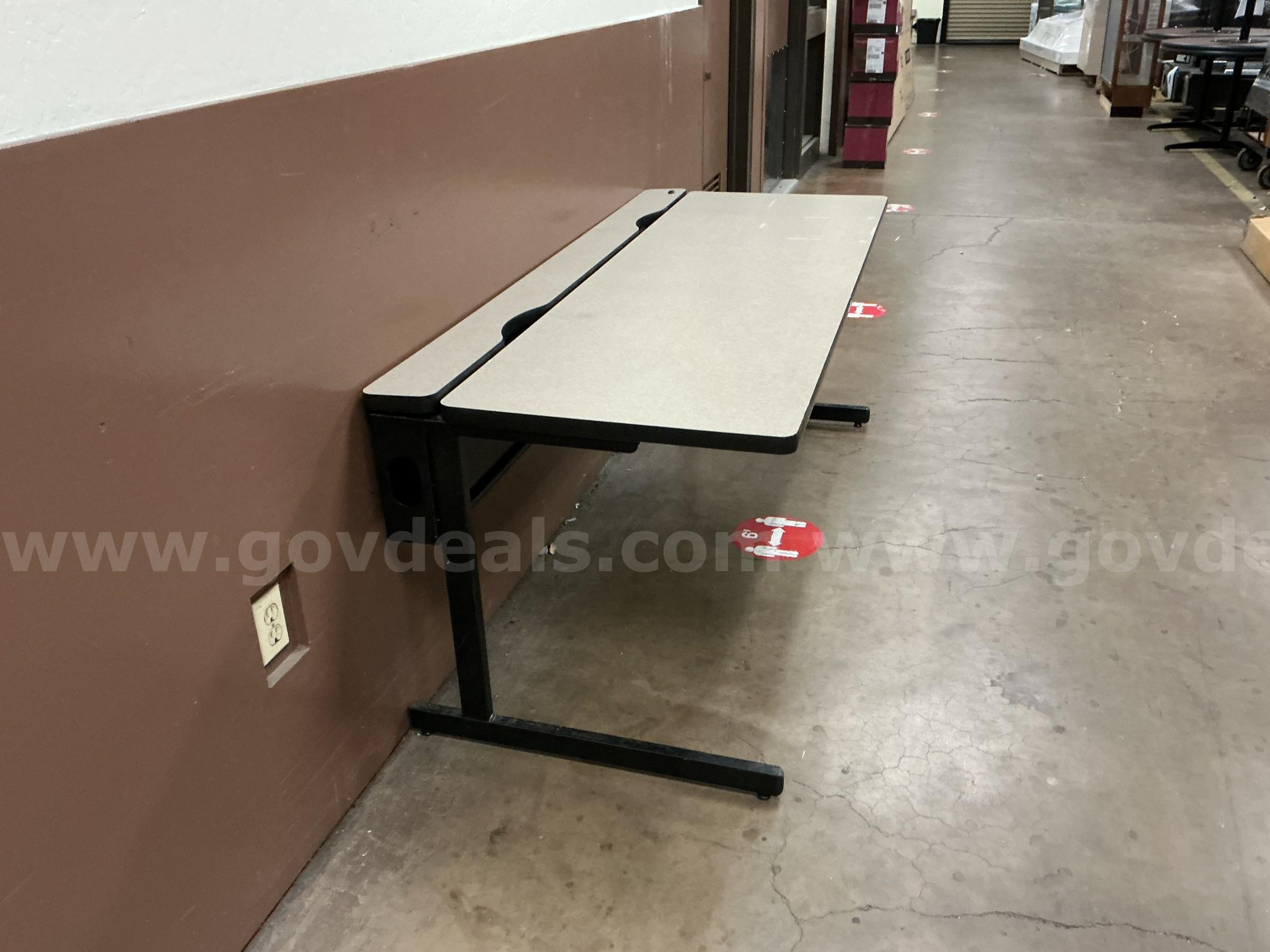 LOT OF TABLES   Government Surplus Auction - Photo #5