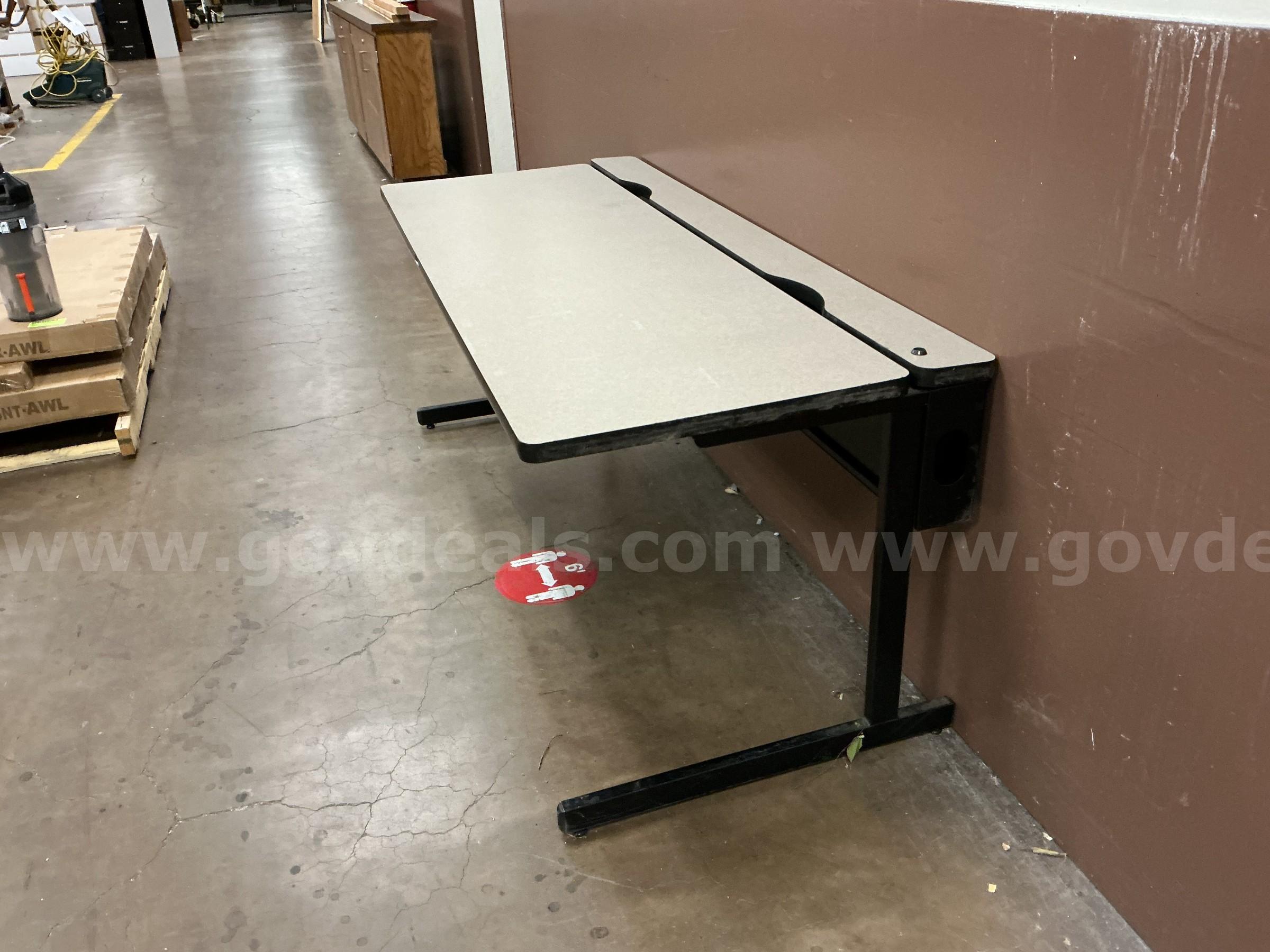 LOT OF TABLES   Government Surplus Auction - Photo #6