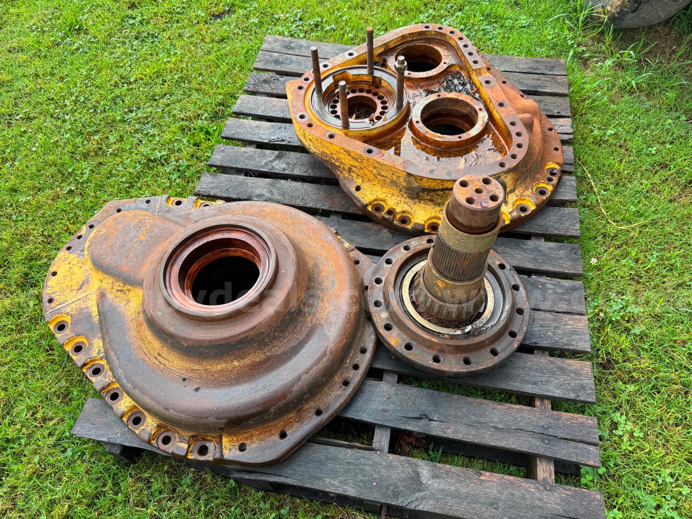 JOHN DEERE 700H FINAL DRIVE HOUSING AND AXLE FOR LEFT SIDE John Deere 700H Government Surplus Auction - Primary Photo