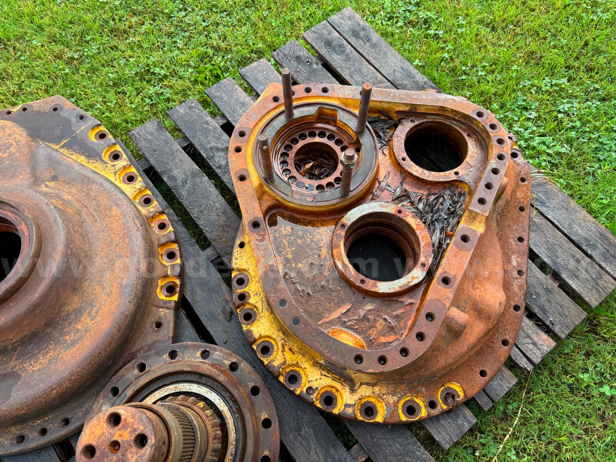 JOHN DEERE 700H FINAL DRIVE HOUSING AND AXLE FOR LEFT SIDE John Deere 700H Government Surplus Auction - Photo #3