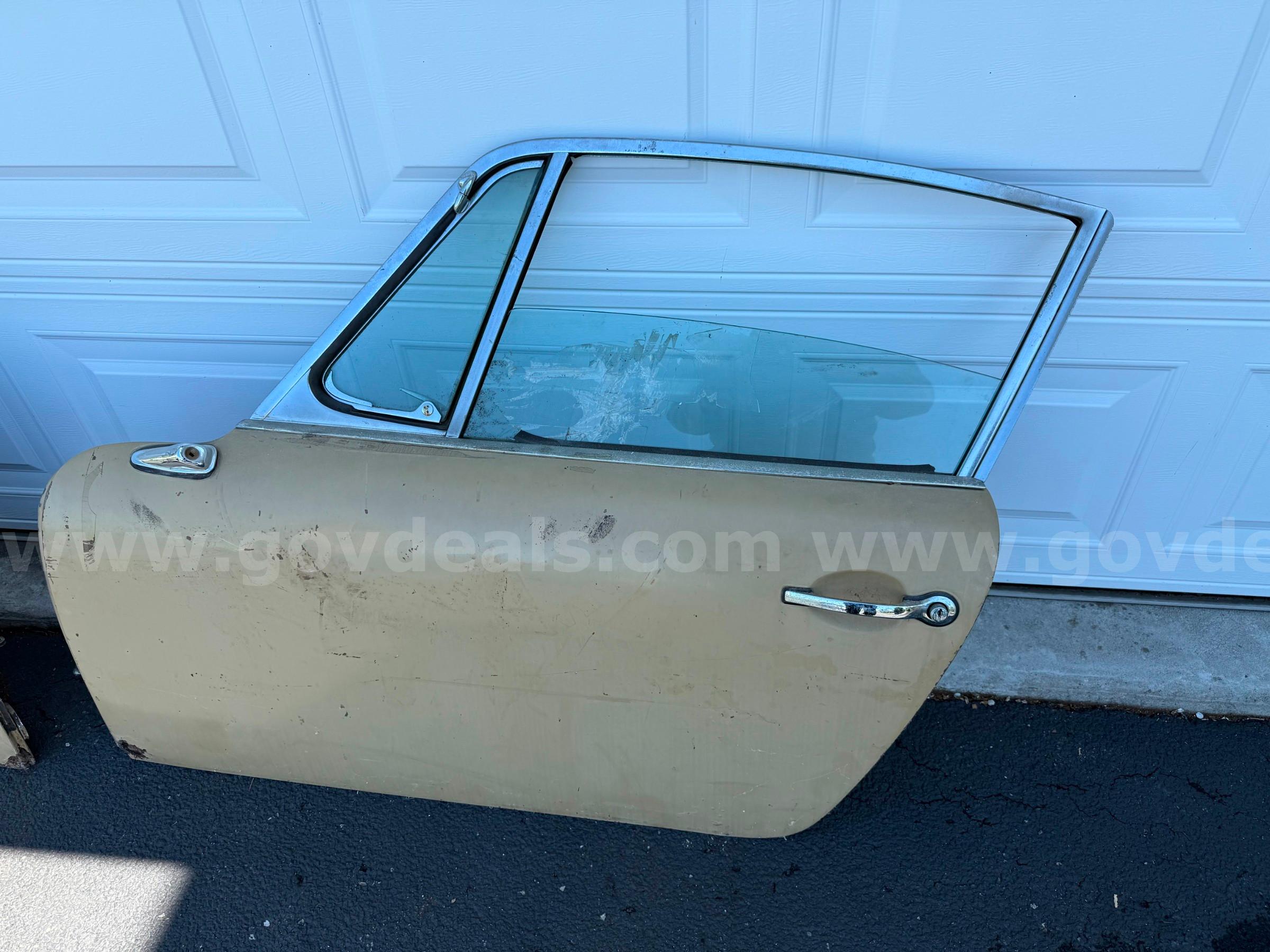 Lot of Two Porsche 911 doors Porsche 911 Government Surplus Auction - Photo #2