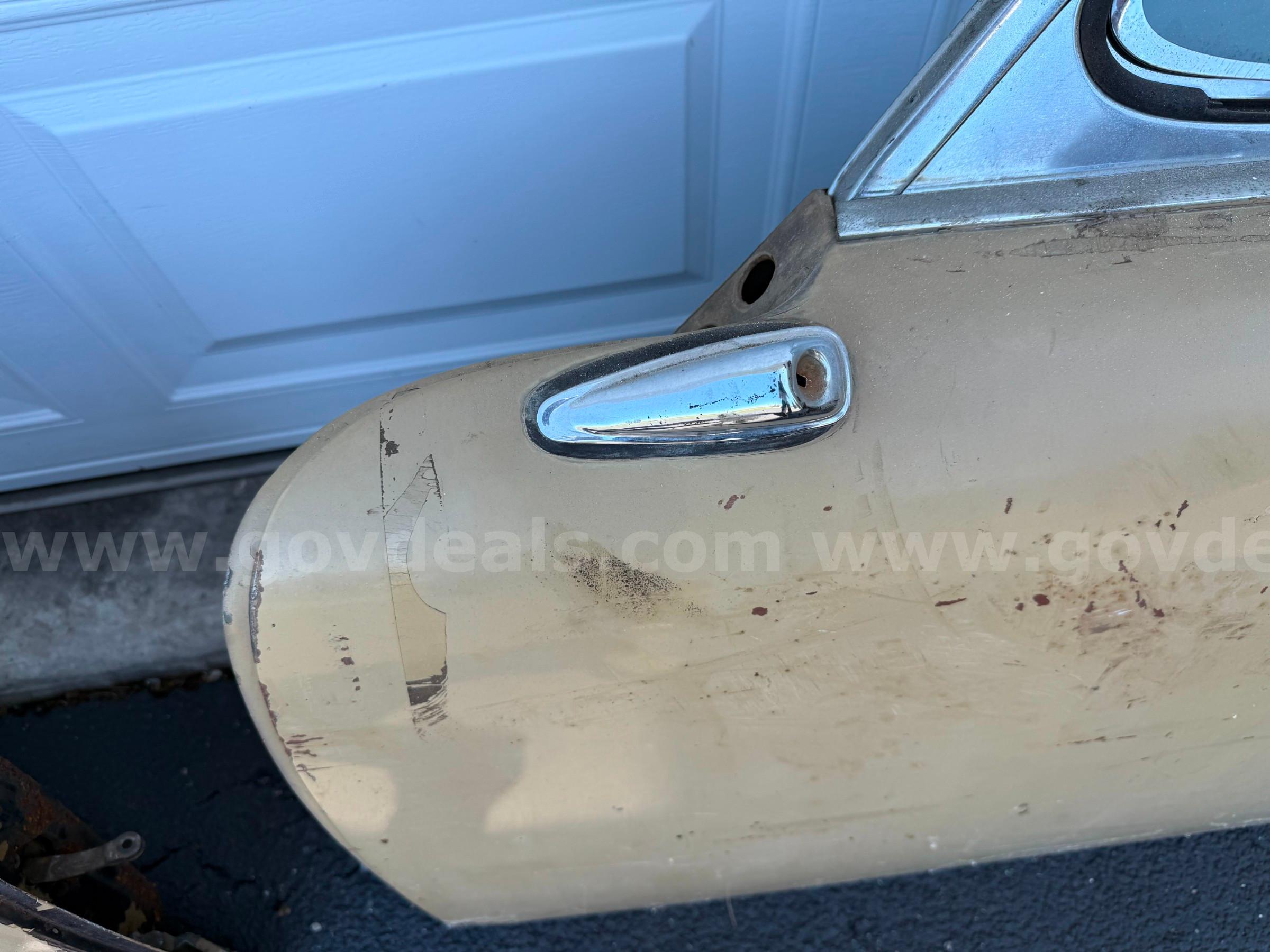 Lot of Two Porsche 911 doors Porsche 911 Government Surplus Auction - Photo #4