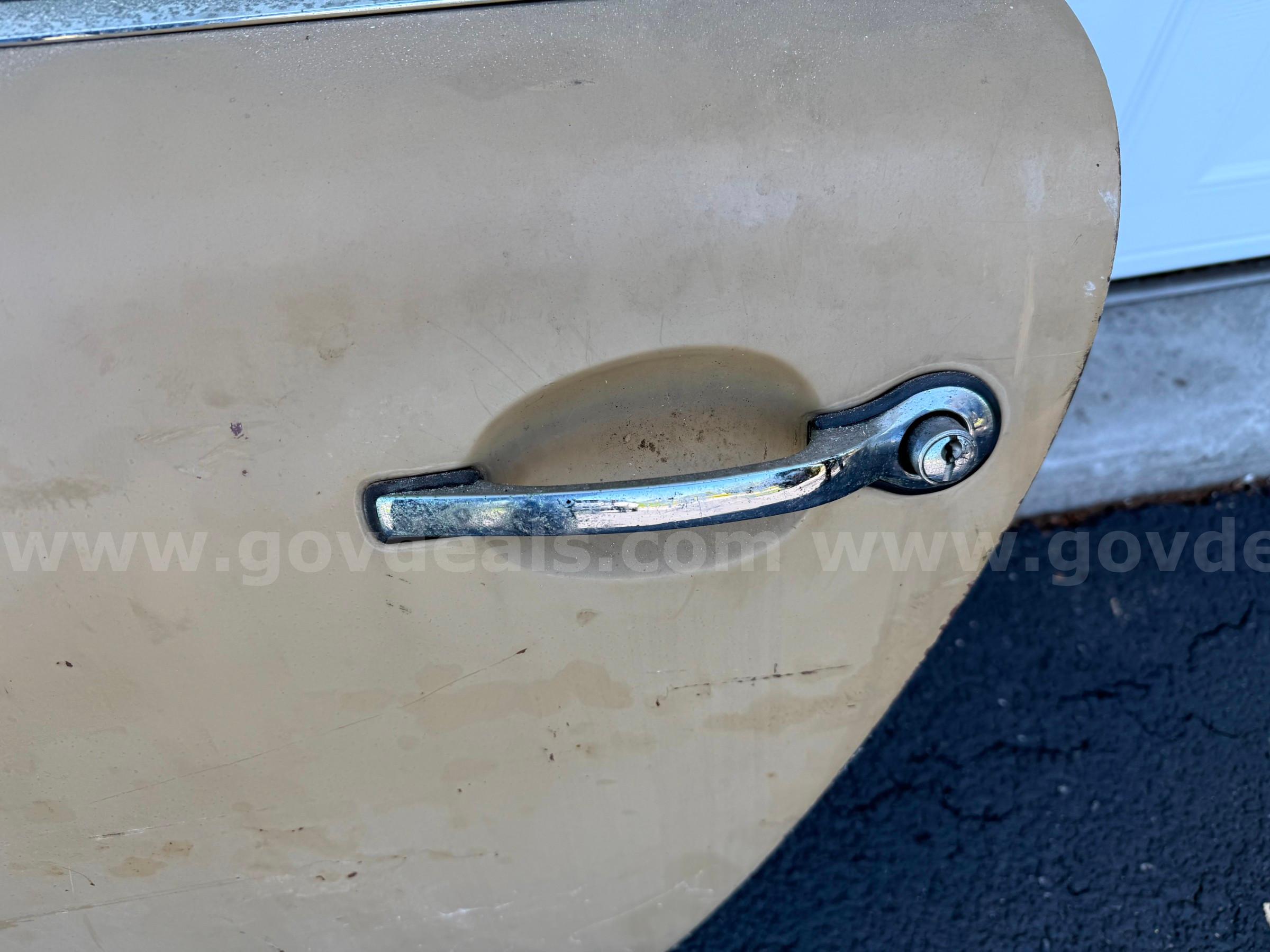 Lot of Two Porsche 911 doors Porsche 911 Government Surplus Auction - Photo #5