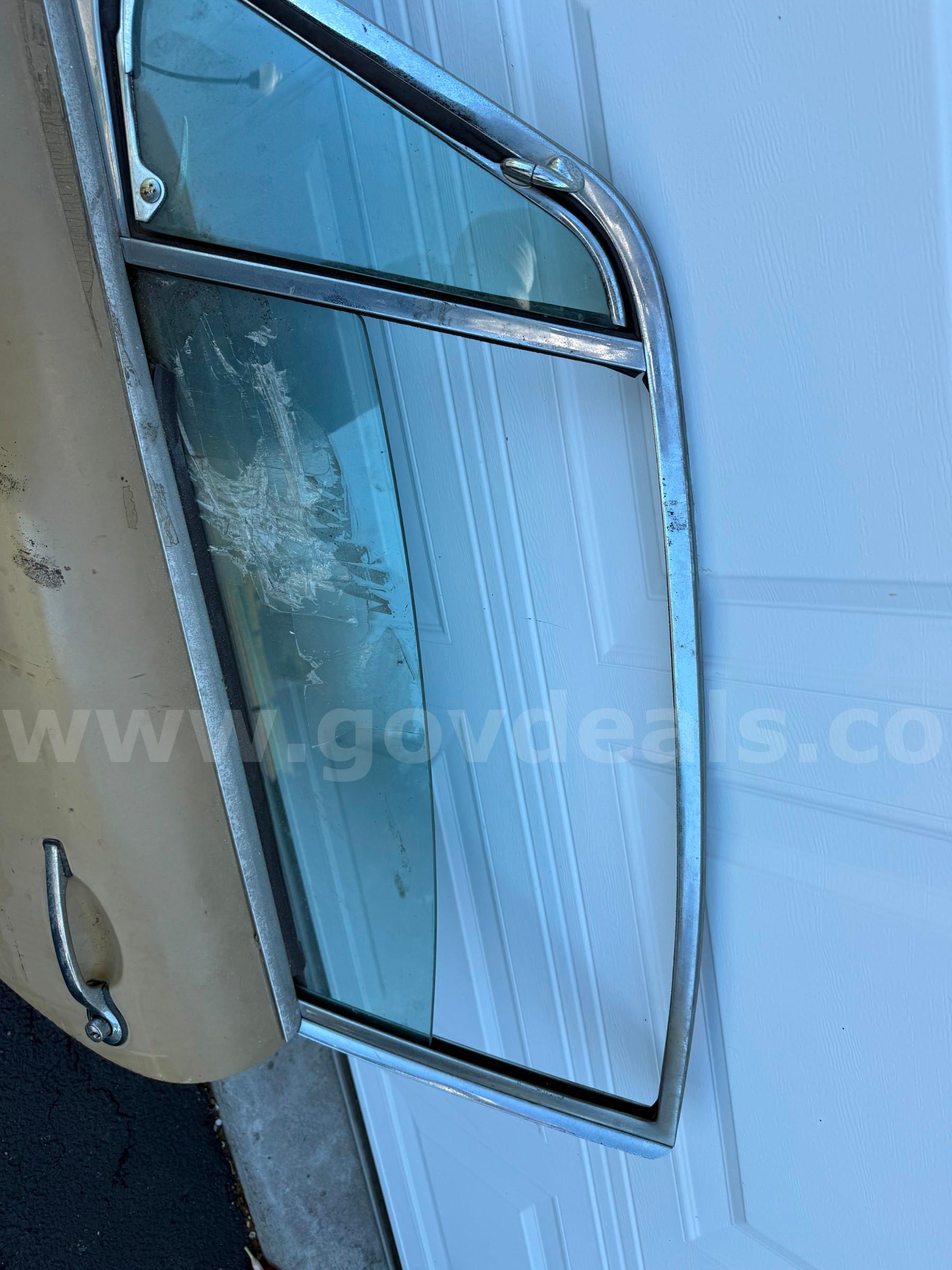 Lot of Two Porsche 911 doors Porsche 911 Government Surplus Auction - Photo #6