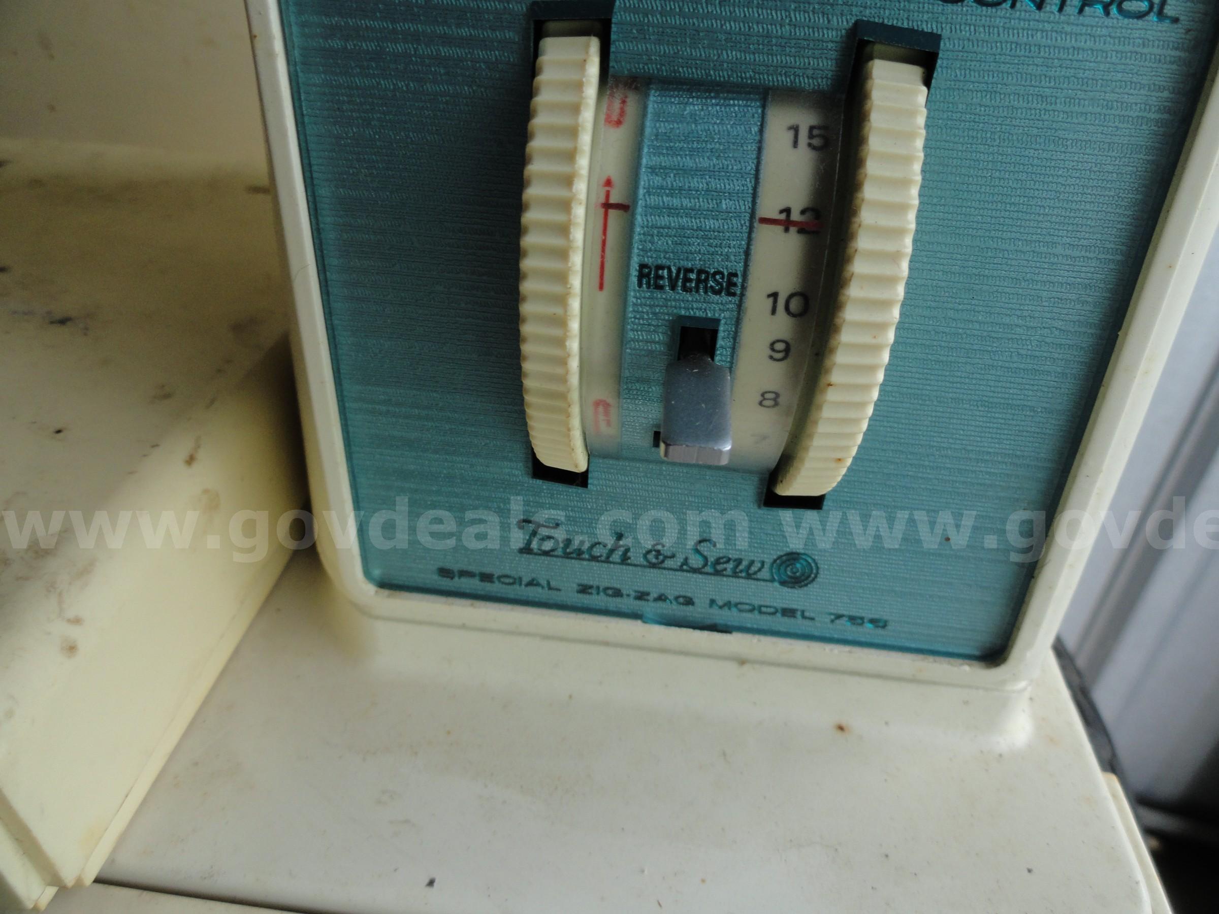 Singer Touch & Sew Special Zig-Zag Model 756 Sewing Machine  756 Government Surplus Auction - Photo #4
