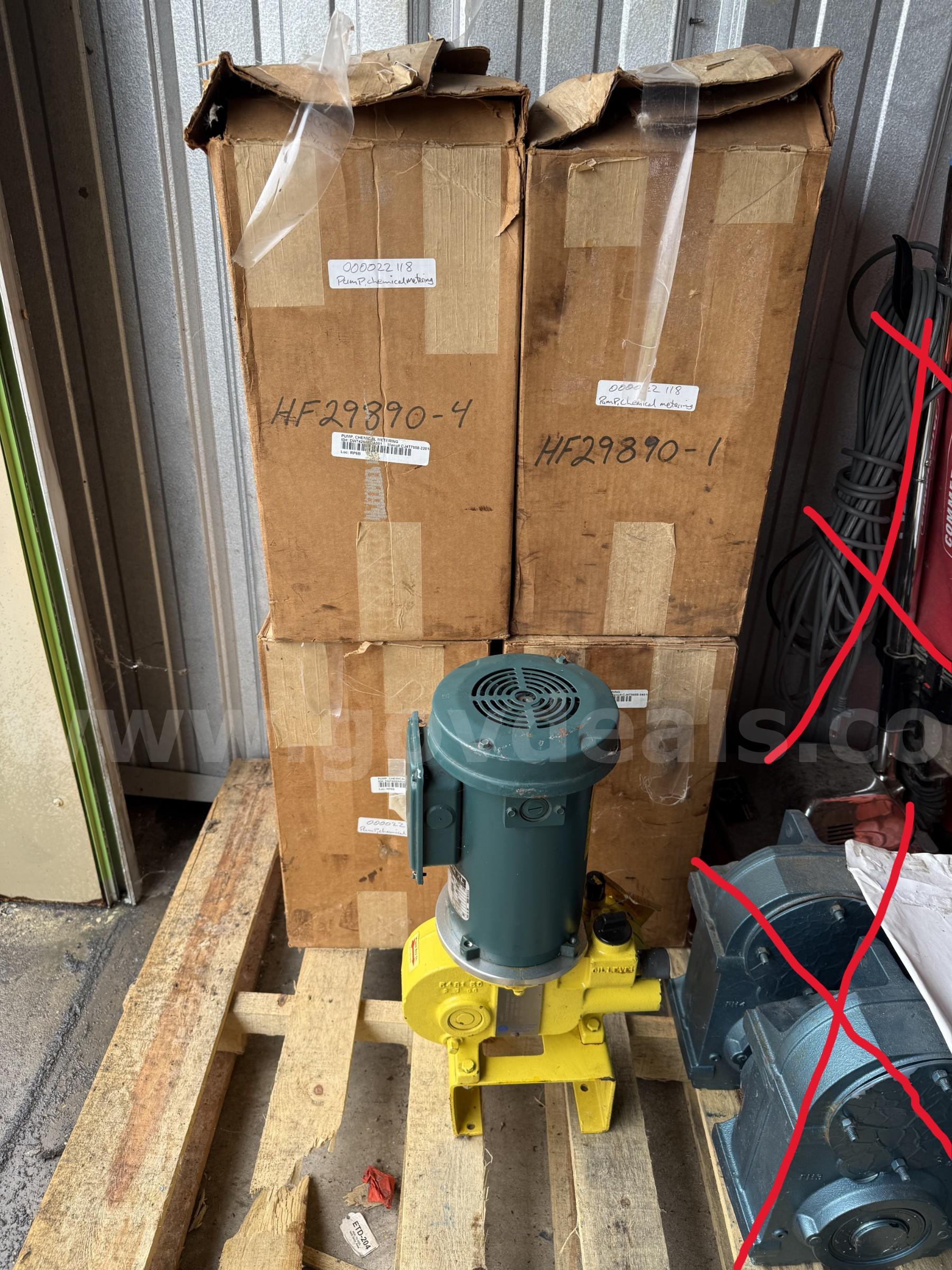 Lot of 5 Pumps (4 x HYDROFLO Chemical Metering & 1 x Milton Roy)