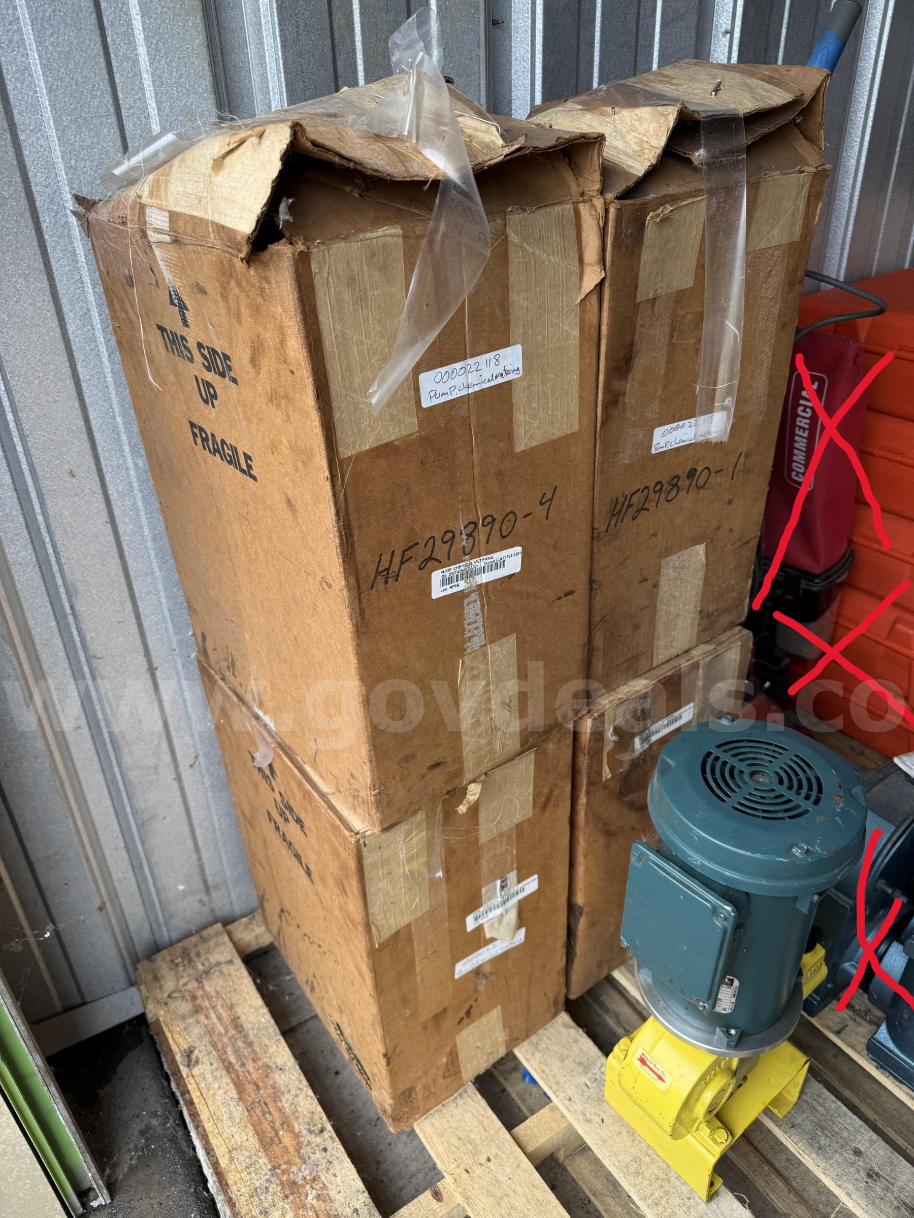Lot of 5 Pumps (4 x HYDROFLO Chemical Metering & 1 x Milton Roy)   Government Surplus Auction - Photo #3