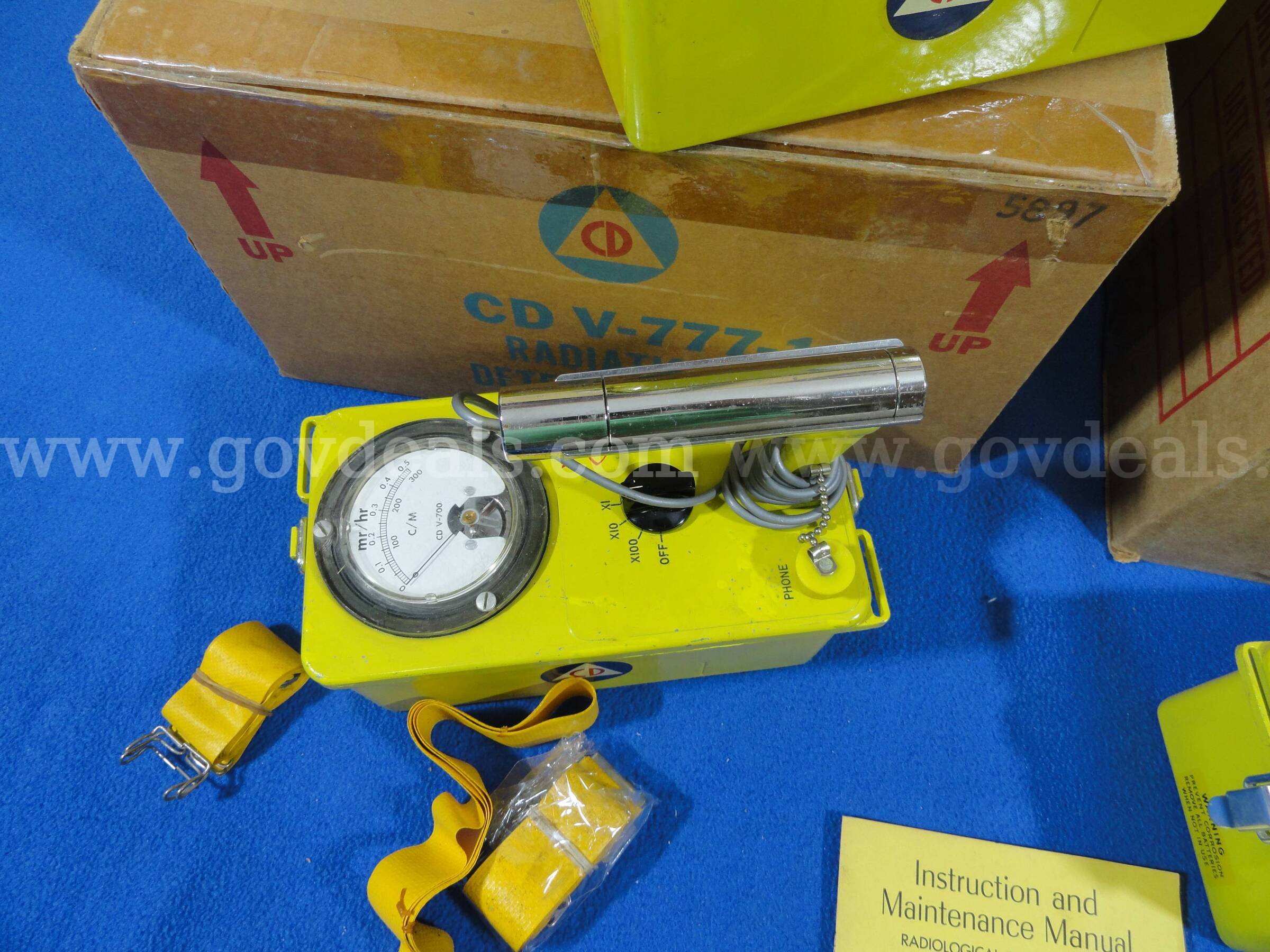 LOT of 6 Vintage Radiation Detectors Survey Dosimeters Meters   Government Surplus Auction - Photo #4