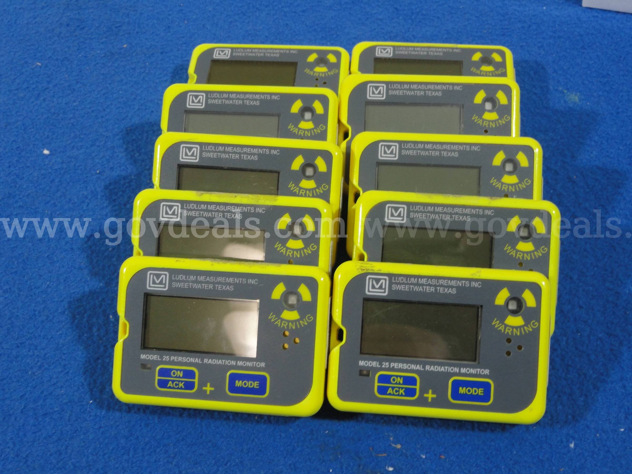 LOT of 10 Ludlum 25 Personal Radiation Monitors Detector Dosimeter Geiger Counter Ludlum 25 Government Surplus Auction - Photo #4