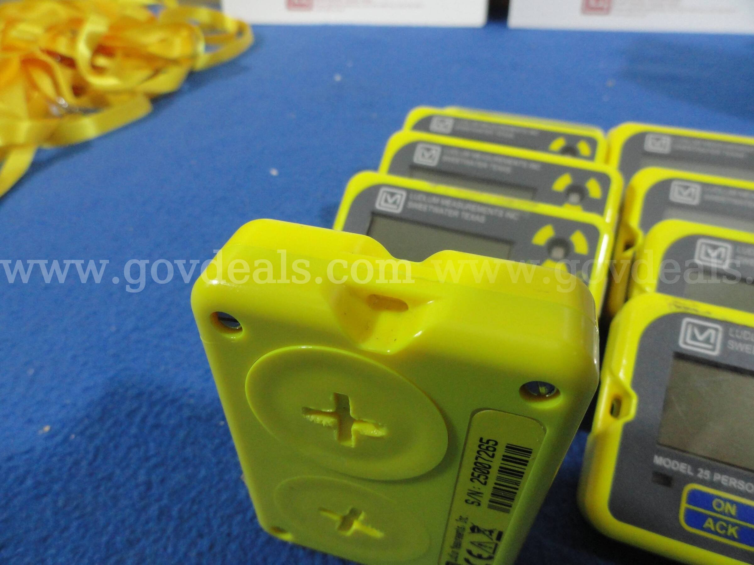 LOT of 10 Ludlum 25 Personal Radiation Monitors Detector Dosimeter Geiger Counter Ludlum 25 Government Surplus Auction - Photo #5