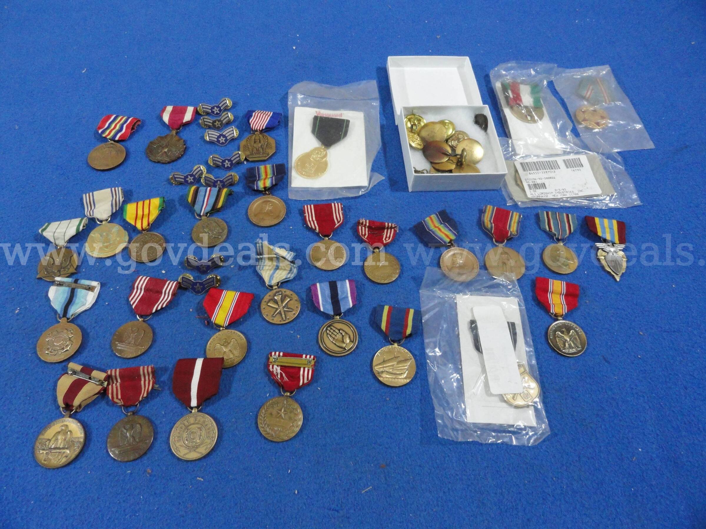 Large Lot of ~50 US Military Medals, Badges, Wings & Ribbons - Civil War Era to Modern Era   Government Surplus Auction - Photo #3