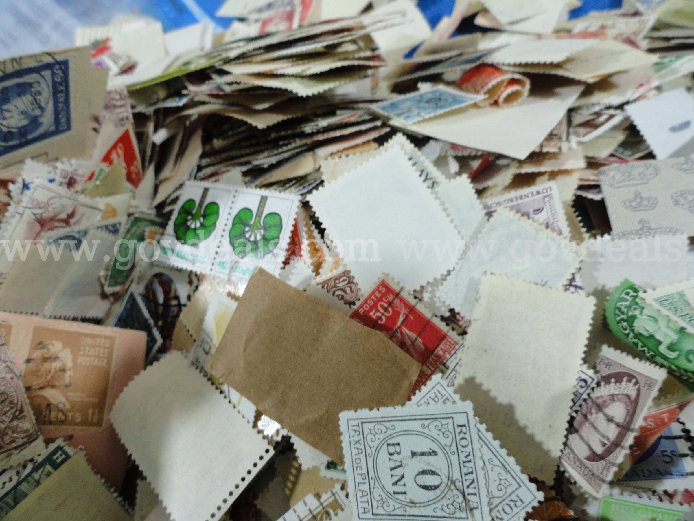 Lot of ~10,000 Unsorted / Unsearched Postage Stamps - 324 grams  000 Government Surplus Auction - Photo #5