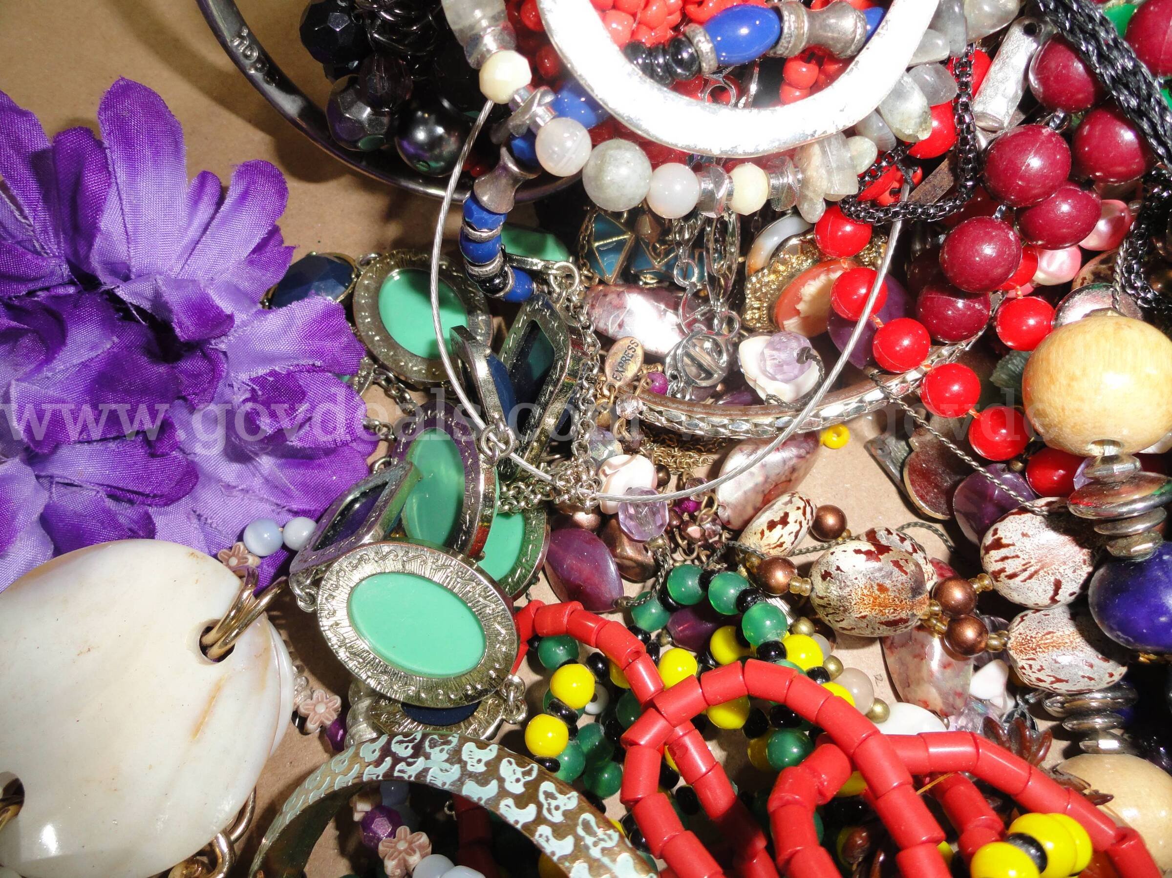 Lot of Jewelry, Watches, etc. (~18 lbs.)   Government Surplus Auction - Photo #4