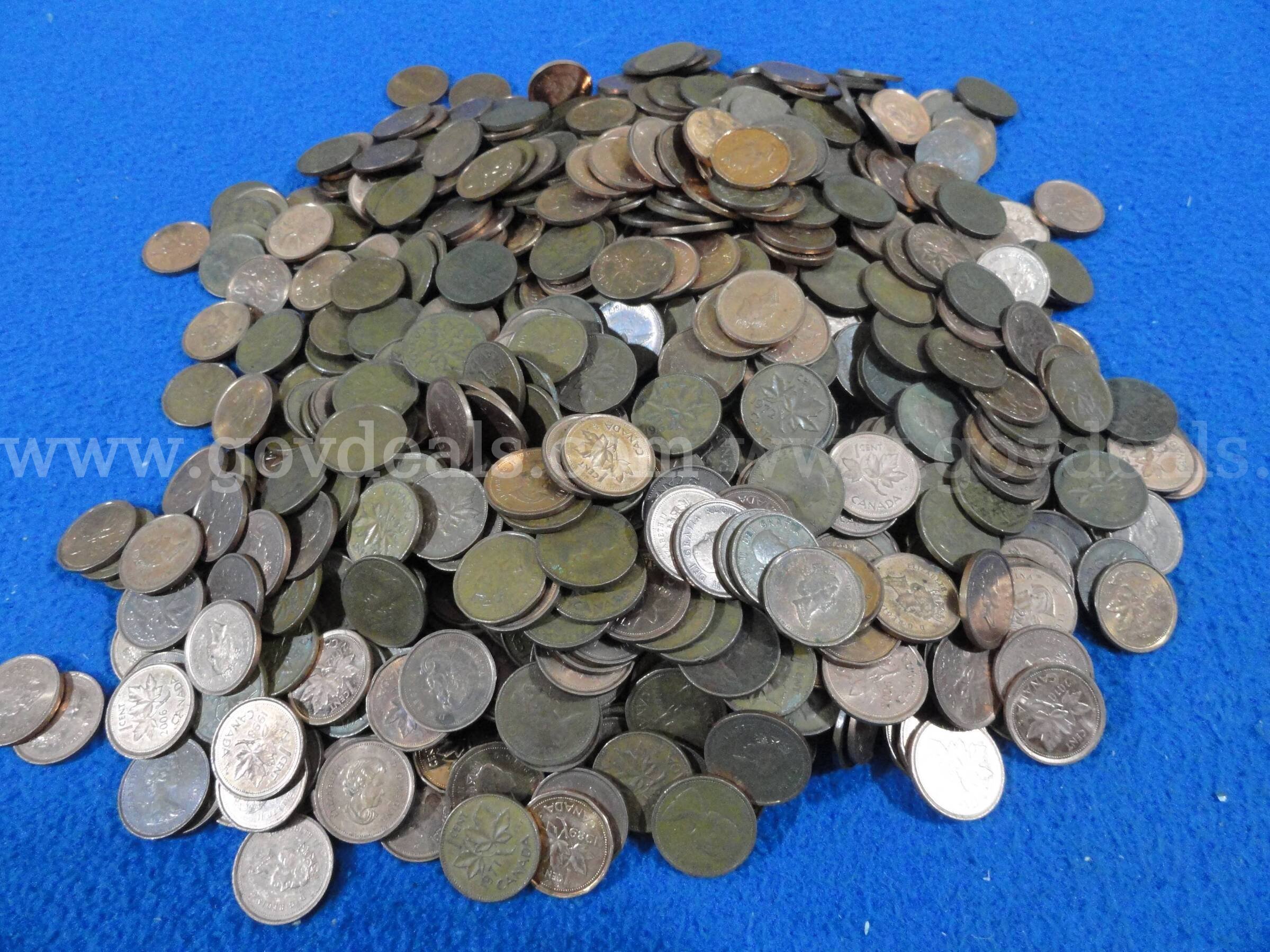 Lot of ~1000 Canadian Pennies (2,400 gm)