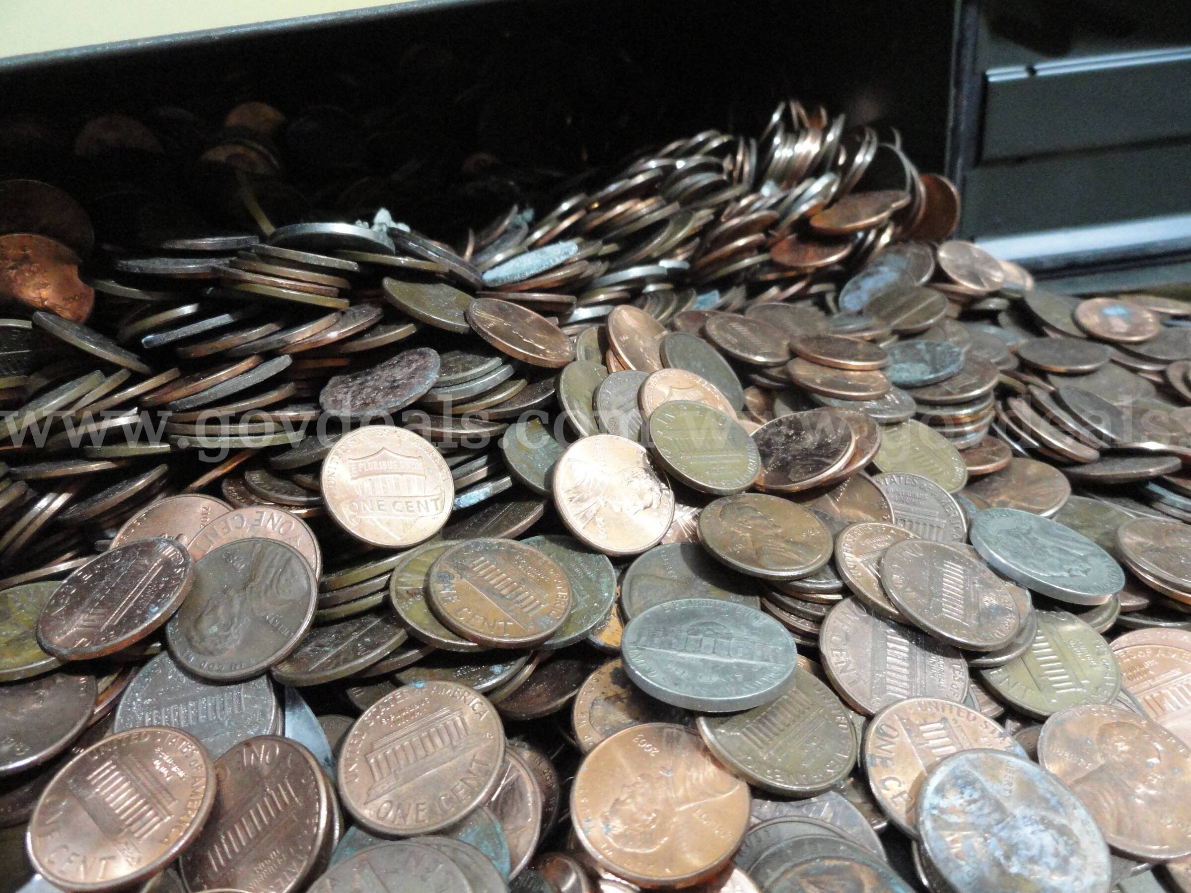 Lot of 8,000+ U.S. Coins – Mostly Cents – Unsorted/Unsearched – 50 lbs  000 Government Surplus Auction - Photo #2