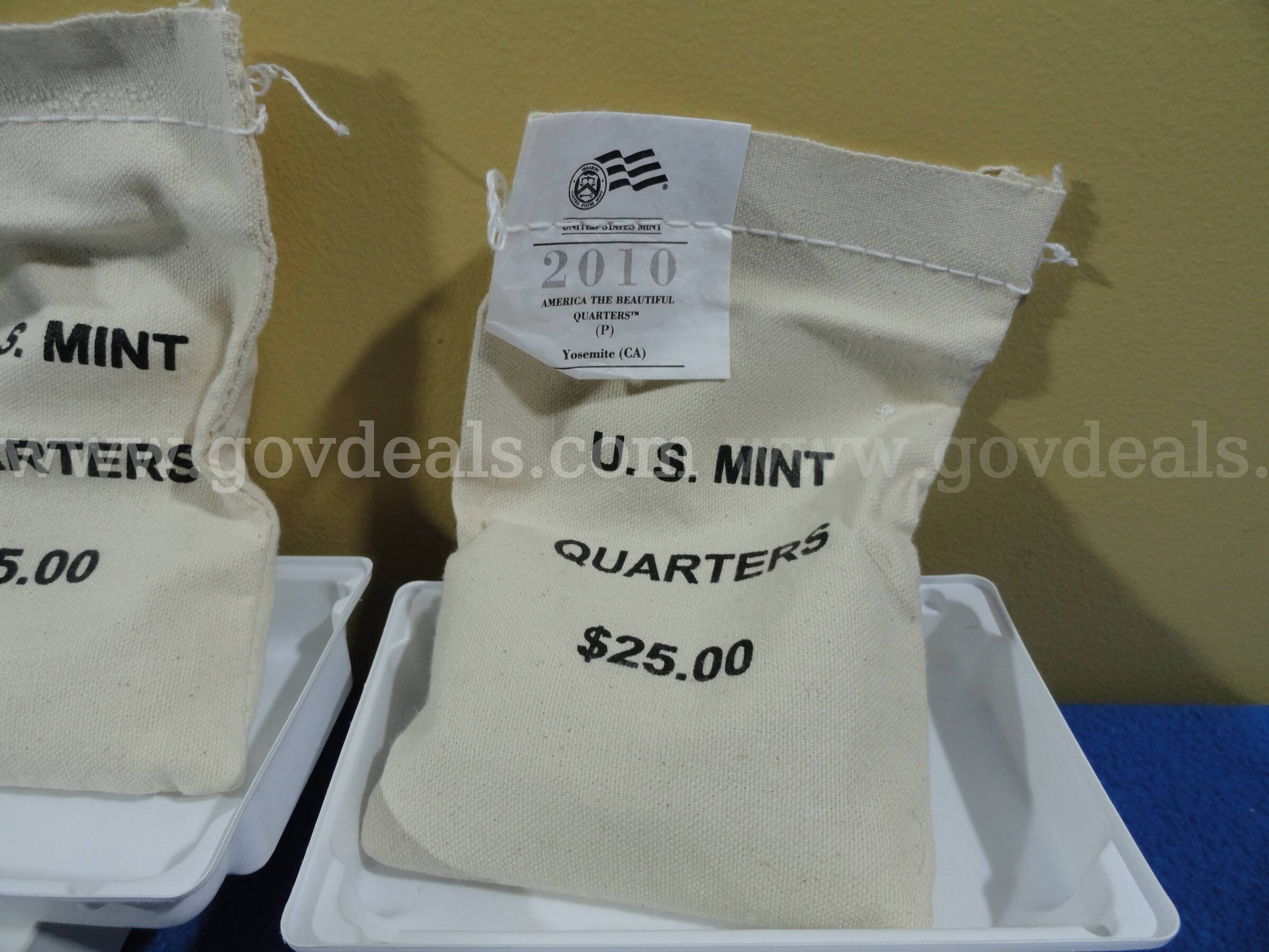 2010 US Mint America the Beautiful Quarters Bags – Yosemite $25 Face (P & D)   Government Surplus Auction - Photo #3
