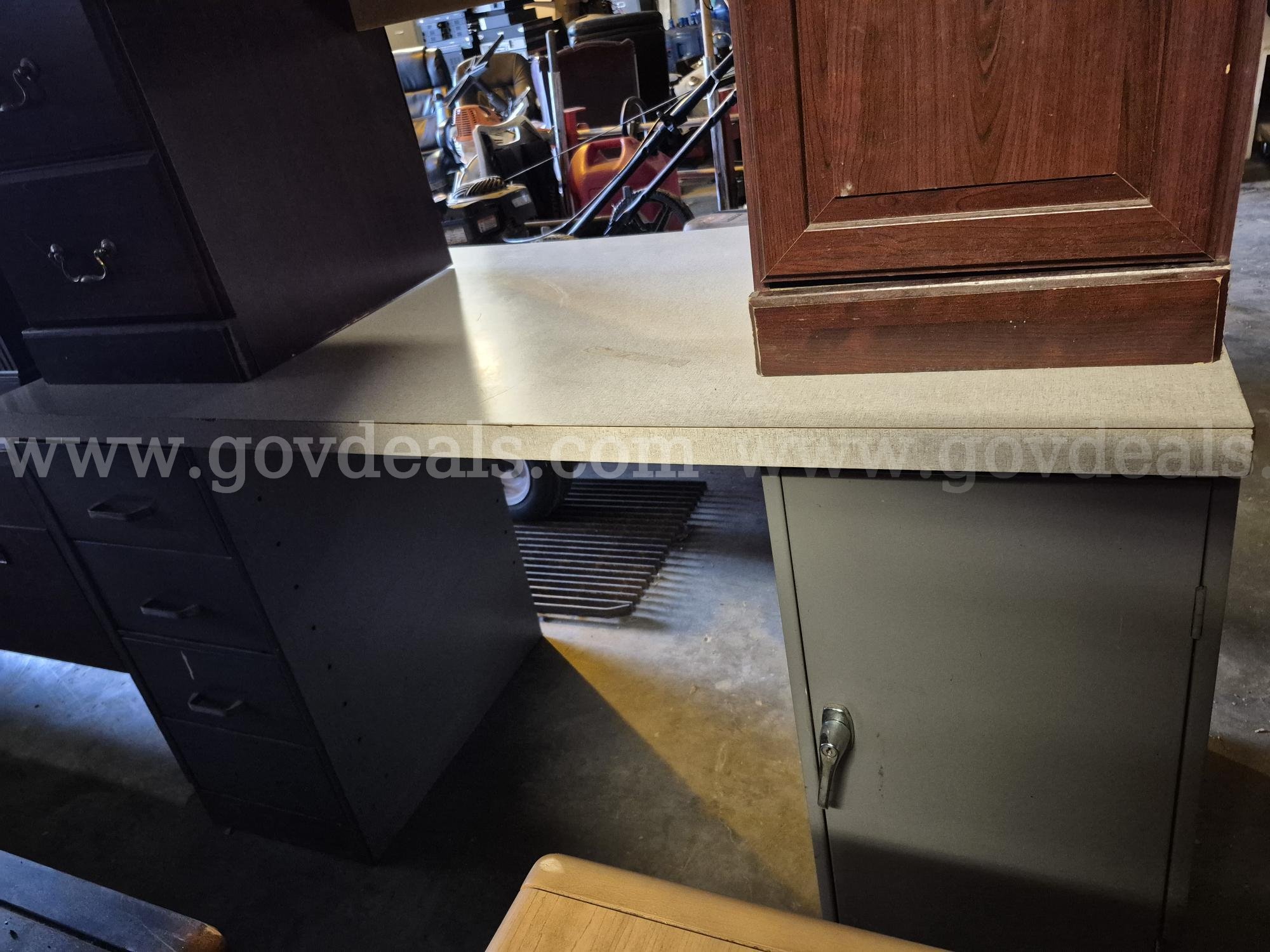 Office Desk & Chairs   Government Surplus Auction - Photo #4