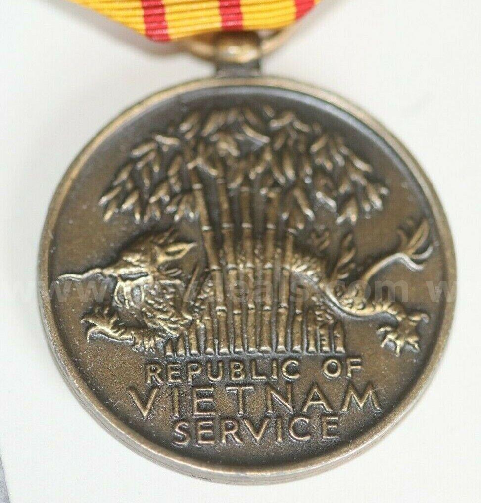40 Vietnam Service Medals Genuine Military. New In Box   Government Surplus Auction - Photo #2