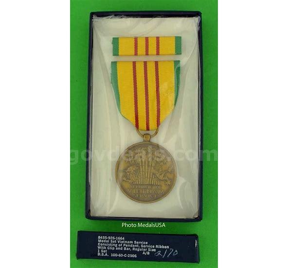 40 Vietnam Service Medals Genuine Military. New In Box   Government Surplus Auction - Photo #4