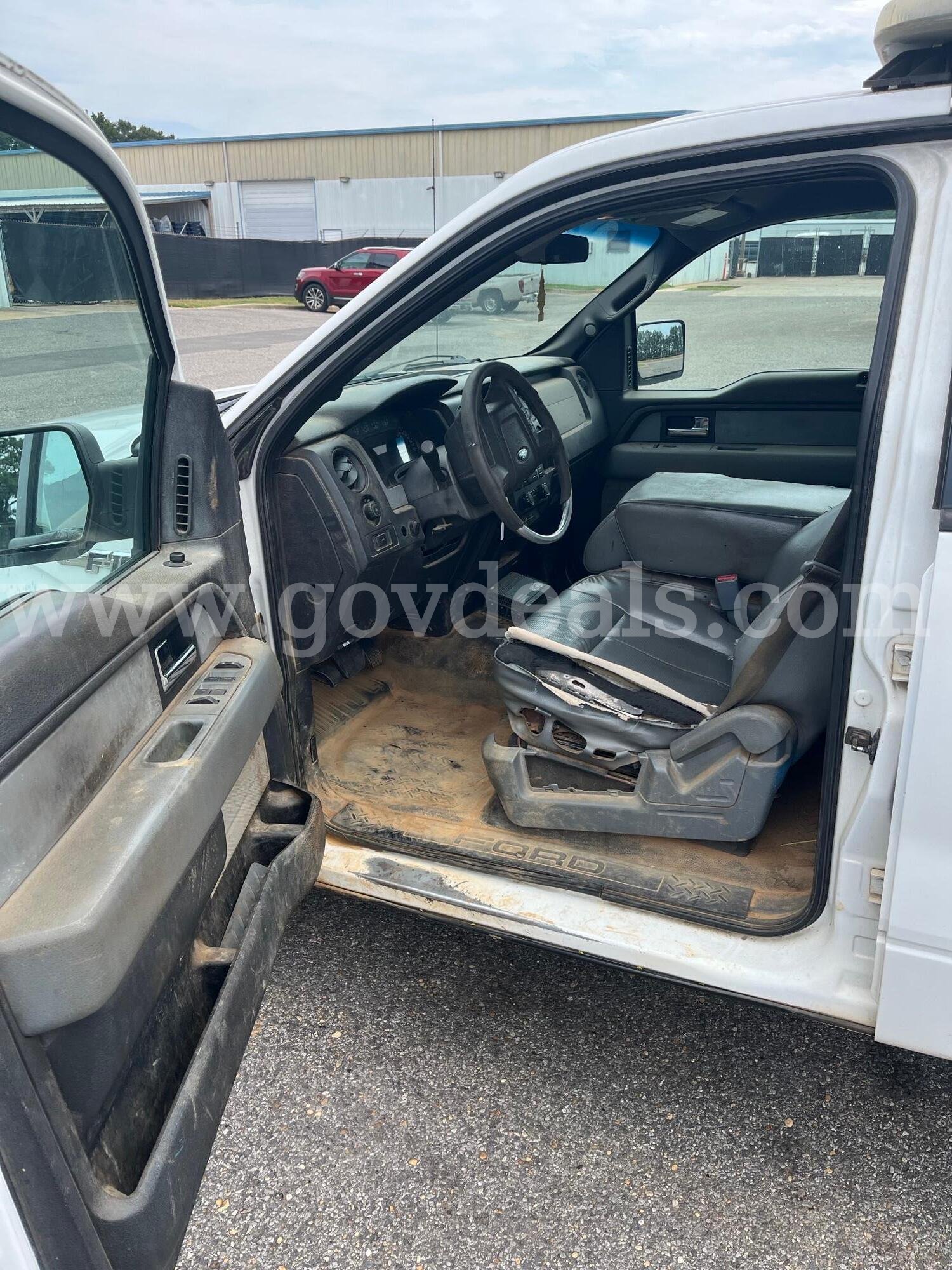 2013 Ford F-150 XL SuperCrew 6.5-ft. Bed 4WD Ford F-150 Government Surplus Auction - Photo #5
